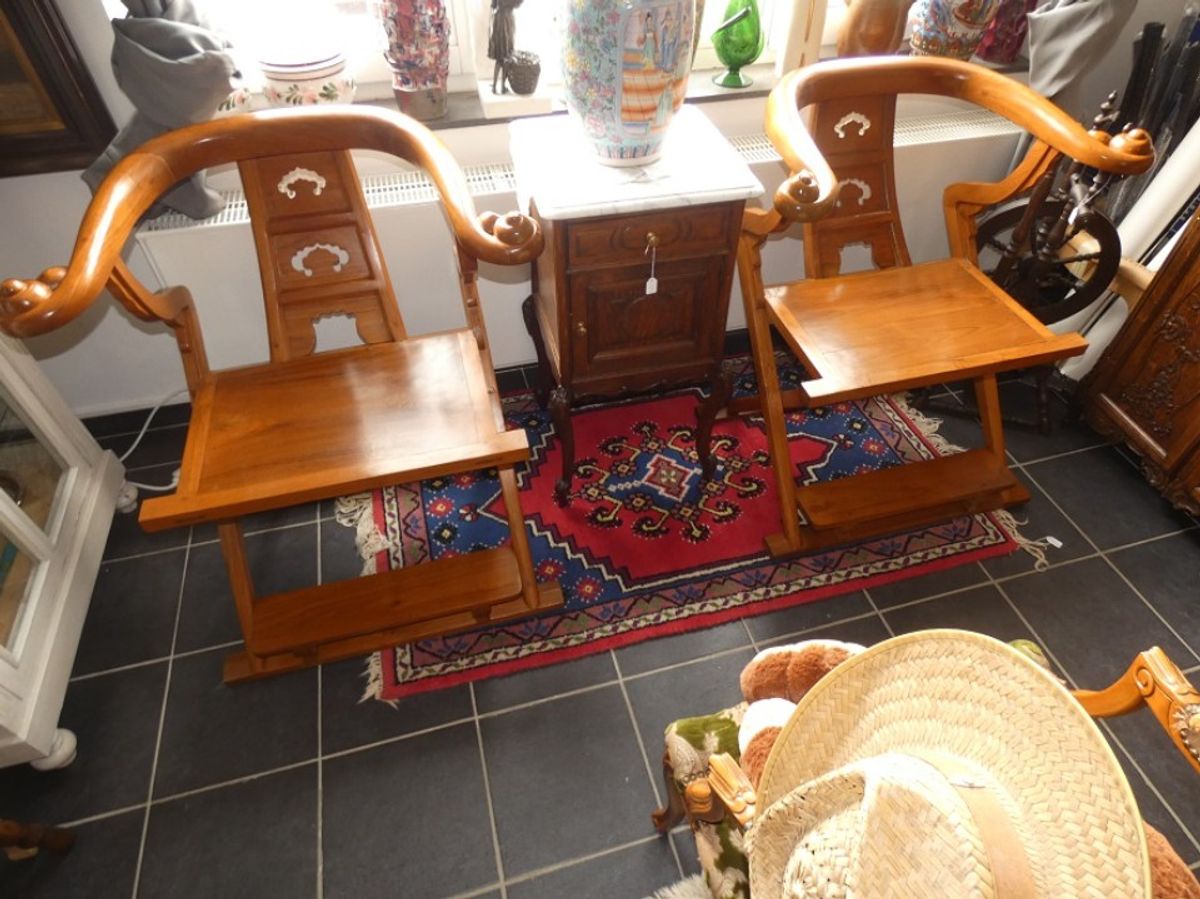 2 Oosterse Boeddisten Armstoelen In Tropisch Hout. image 10