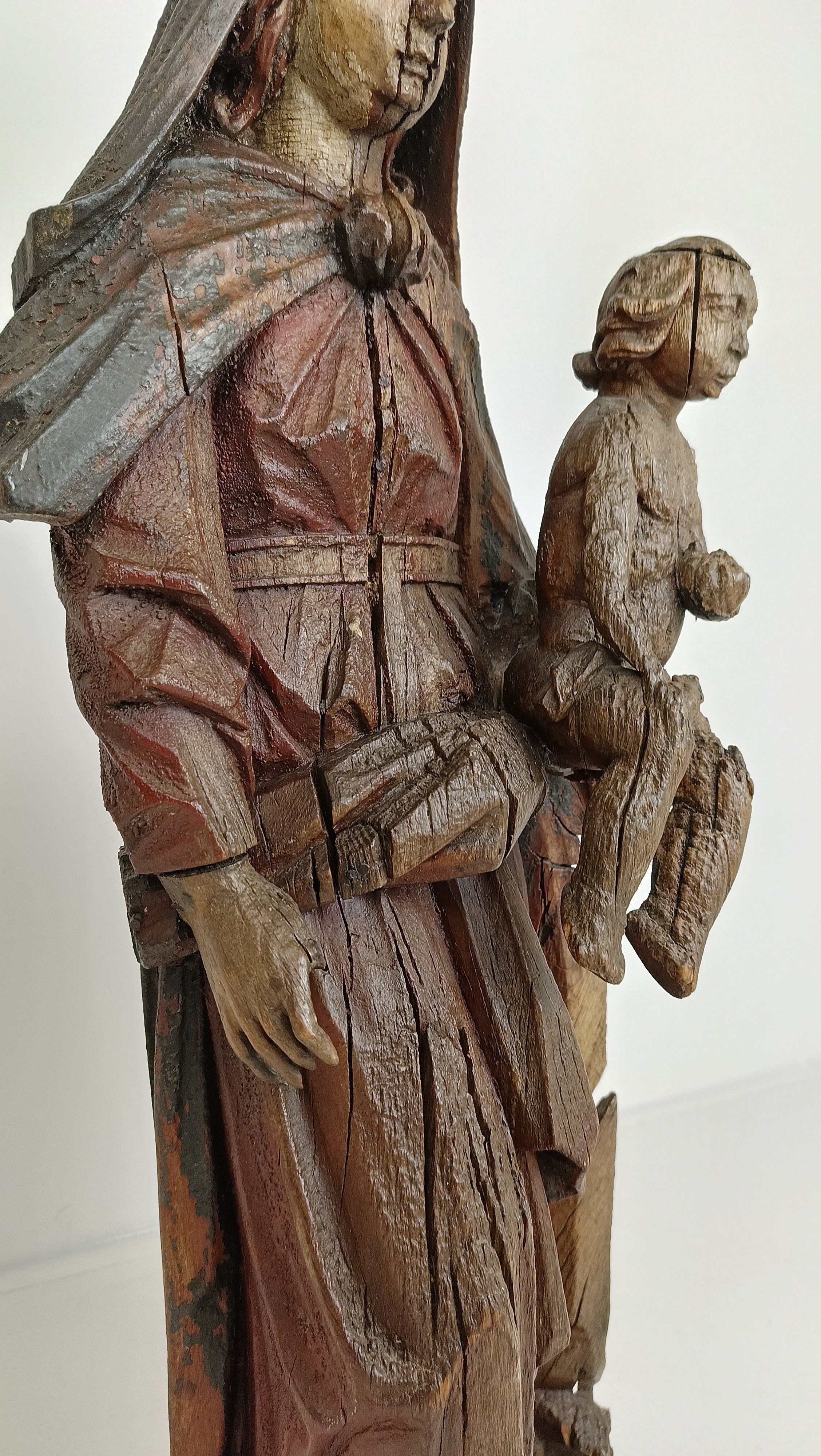 Houten Beeld Van De Maagd Maria Met Jezus image 11
