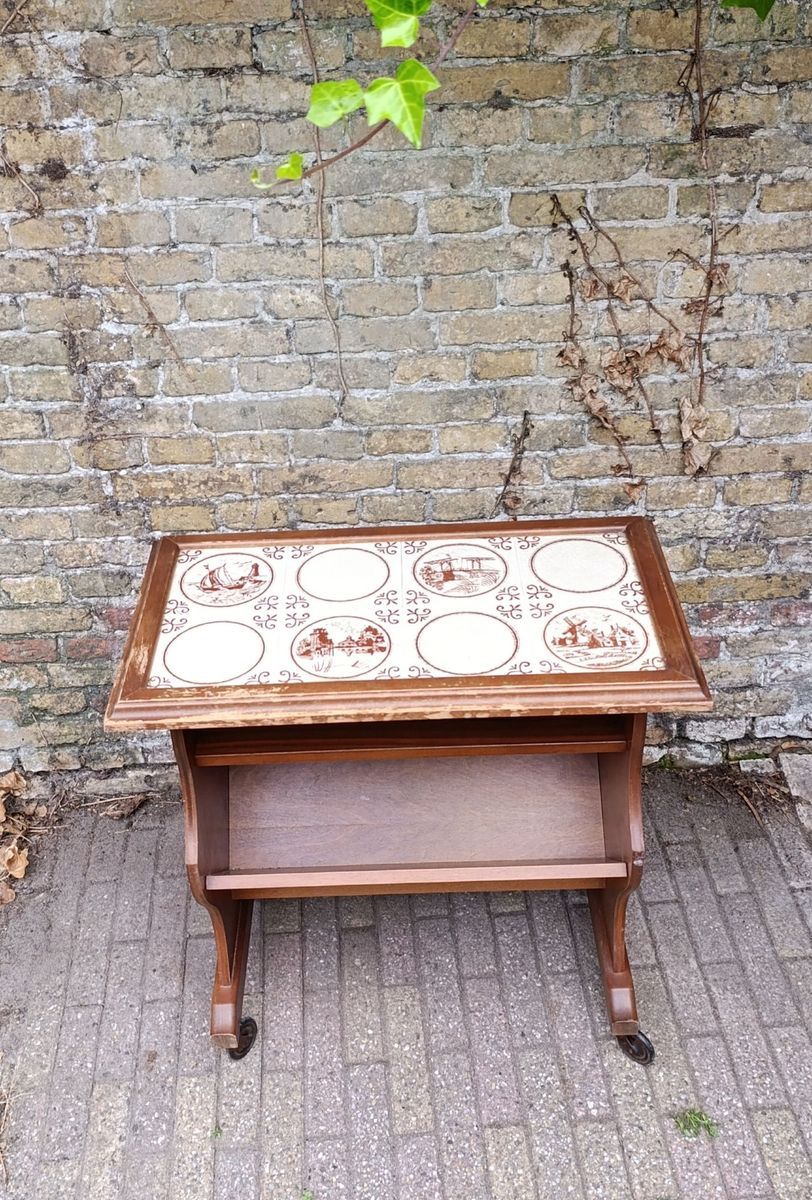 Charmant Frans Vintage Bijzettafeltje Lectuurbak Met Wieltjes En Tegels image 4
