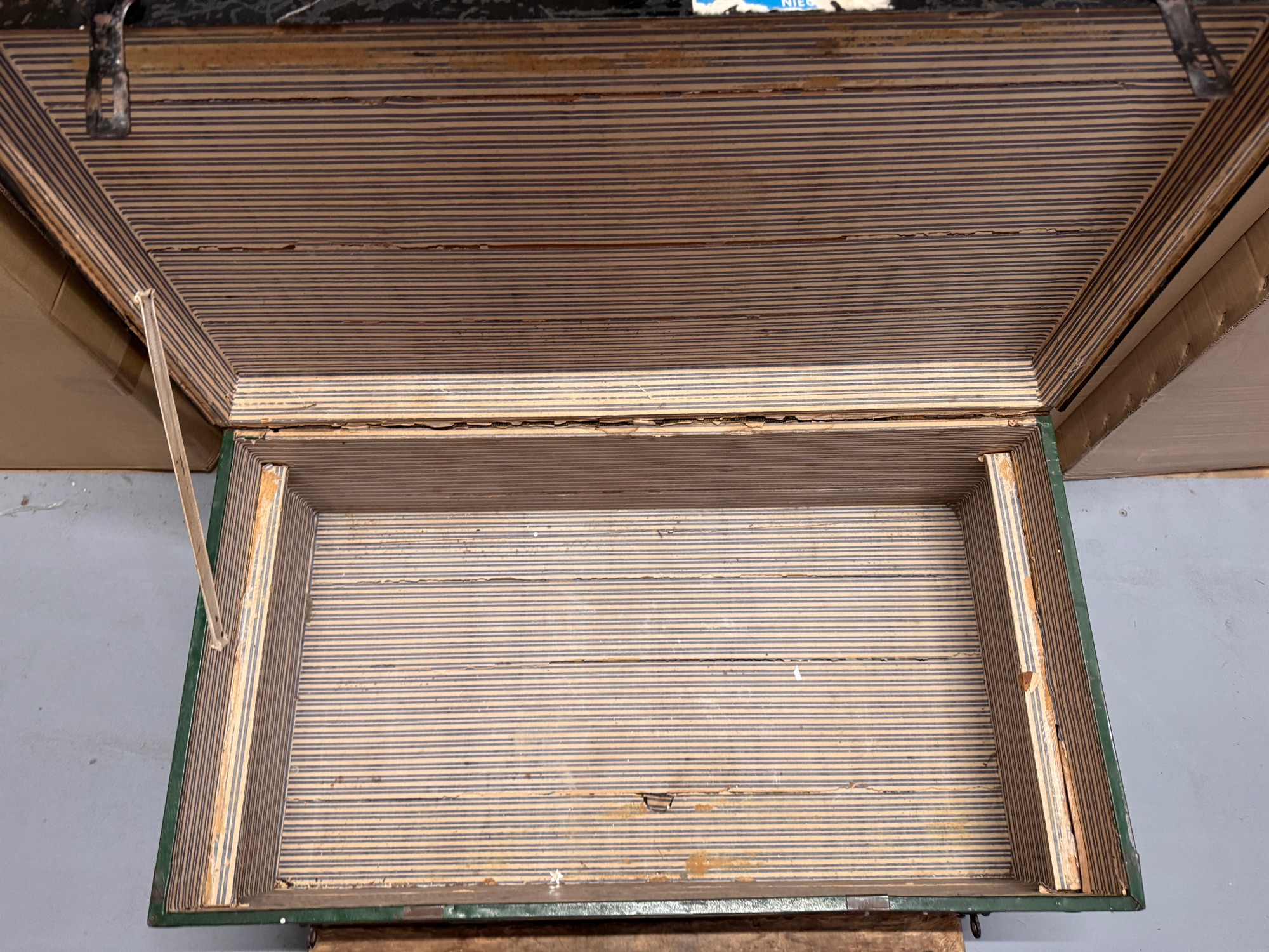 Hutkoffer, Kist, Groen Met Houten Latjes image 14