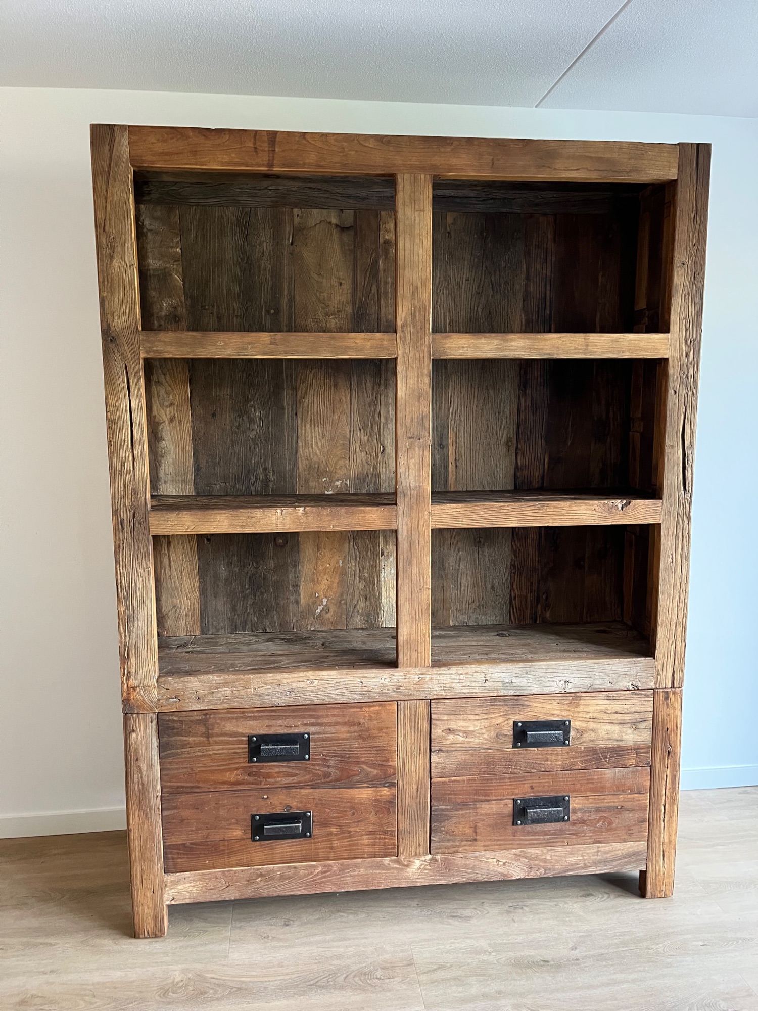 Unieke Kast Van Gerecycled Elmhout – Stoer, Robuust En Karaktervol image 2