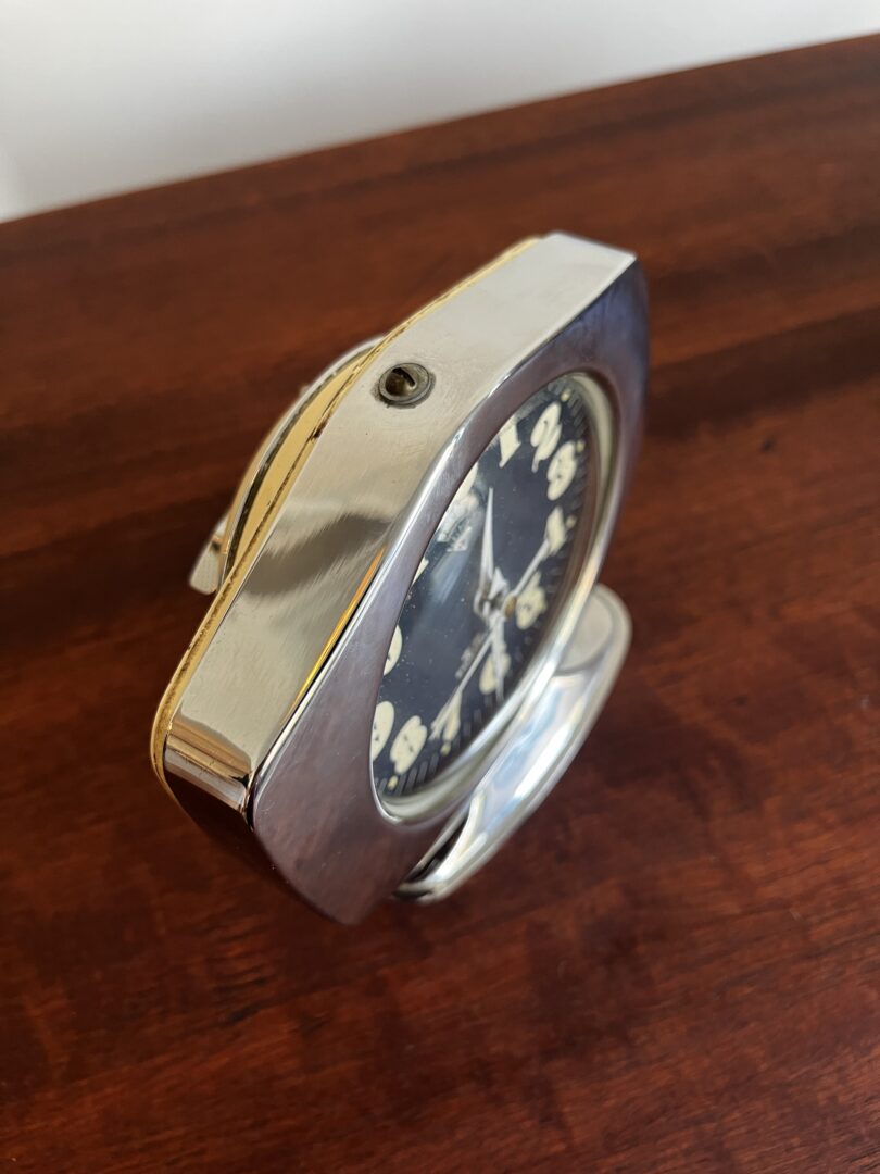 Space Age O’ Clock image 7