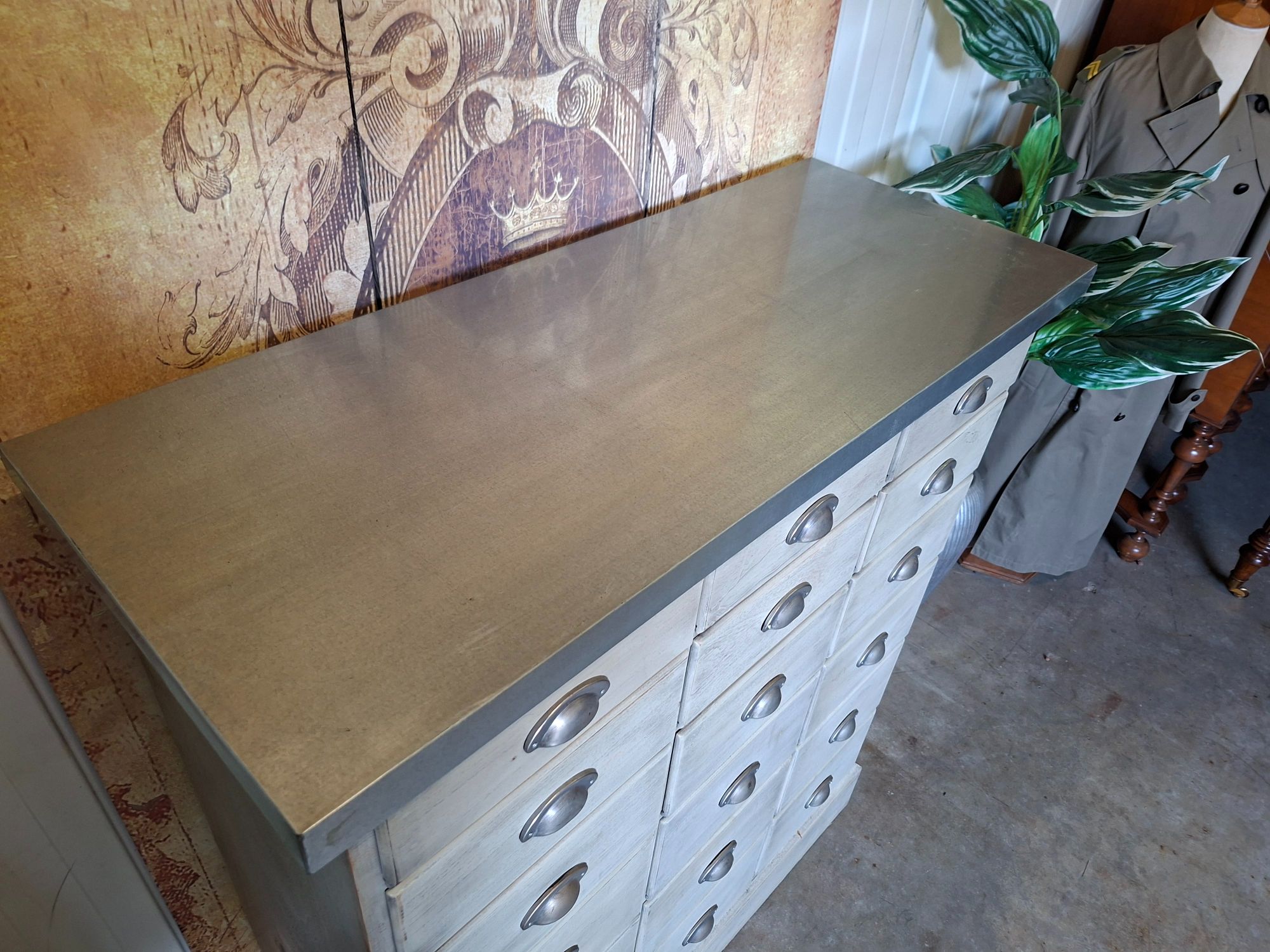 Landelijk Ladekast, Apothekerskast, Archiefkast, Met Metalen Bovenblad Lichte Transportschade Afm. 105x42 En 120cm Hoog. image 5