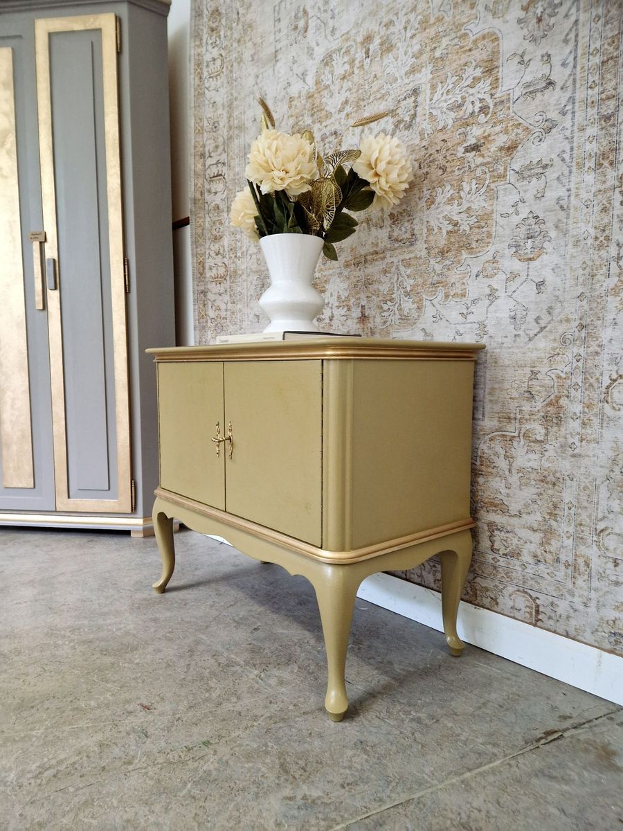 French Stijl Dressoir In Oker En Goud image 5