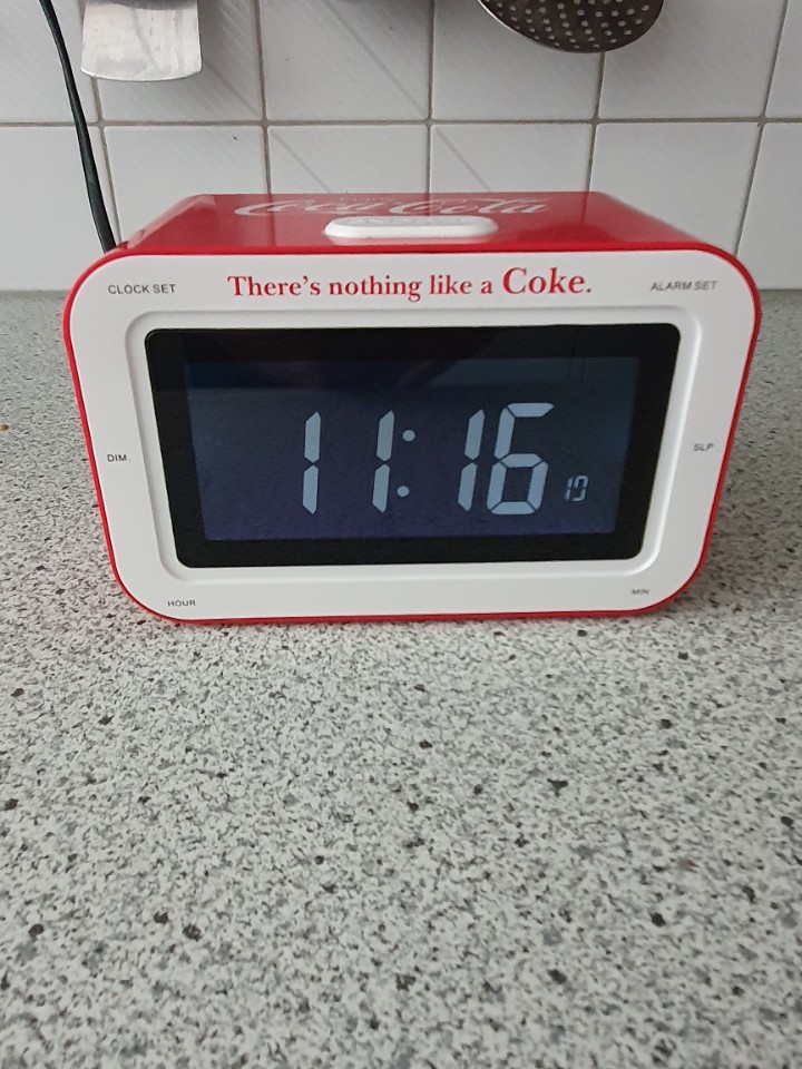 Bekijk Coca Cola Classic Wekkerradio. Vintage op Reliving 🤩