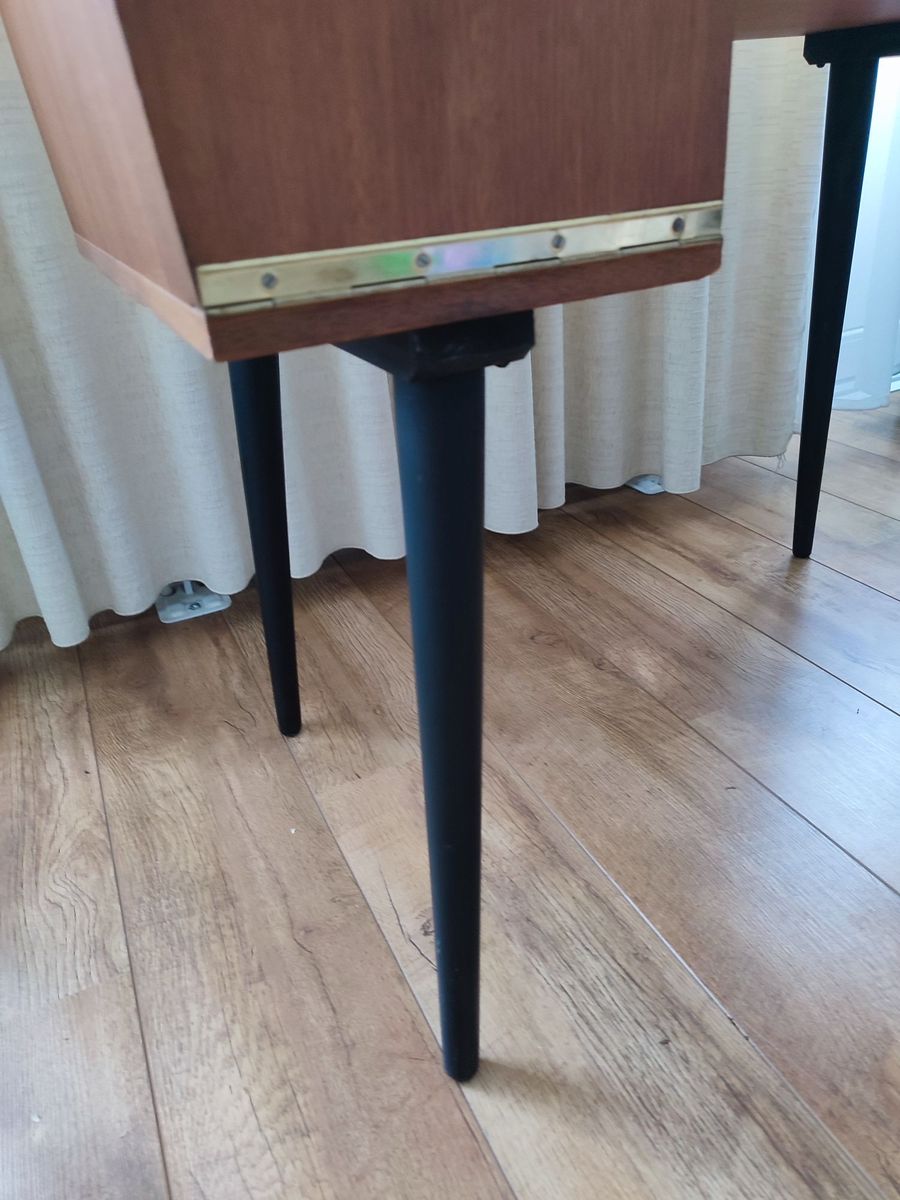 Vintage Houten Bureau Op Zwarte Poten Met Lade En Kastje image 18