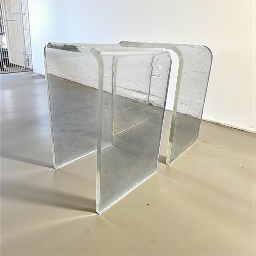 Set Van 2 Vintage Plexi Curved Bijzettafeltjes / Sidetables image 2