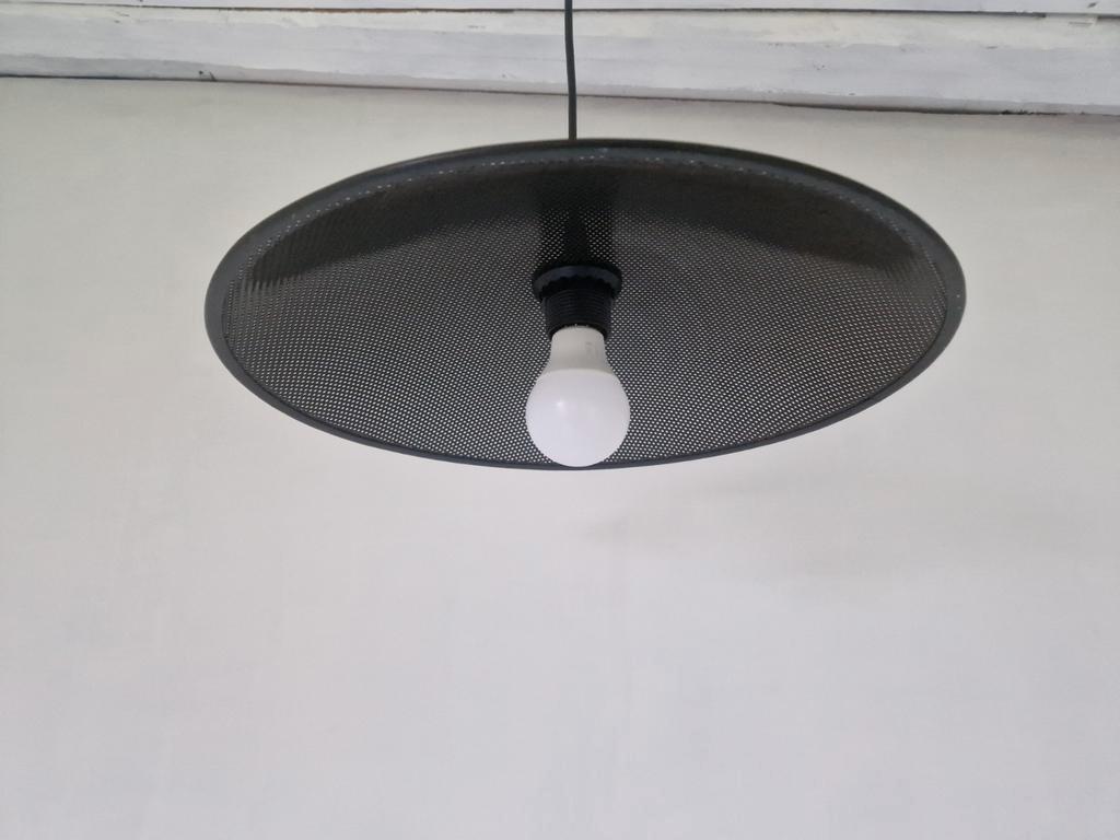 Postmoderne Vintage Geperforeerd Metaal Hanglamp Zwart. image 9