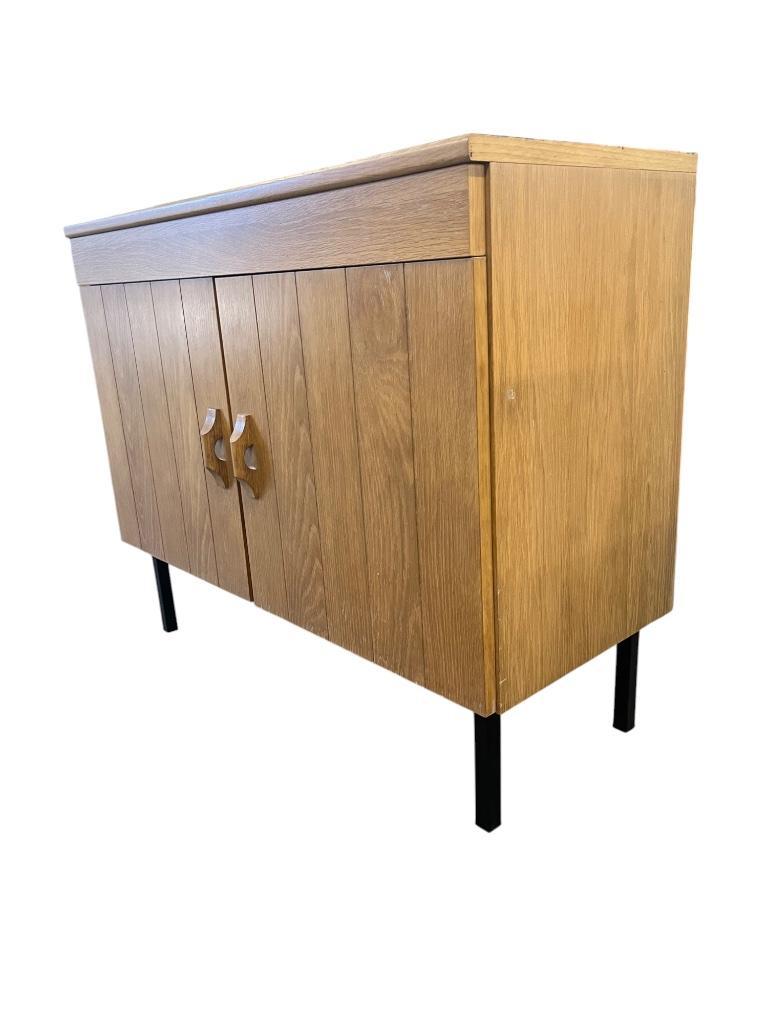 Vintage Kast / Commode Met Stalen Pootjes image 4