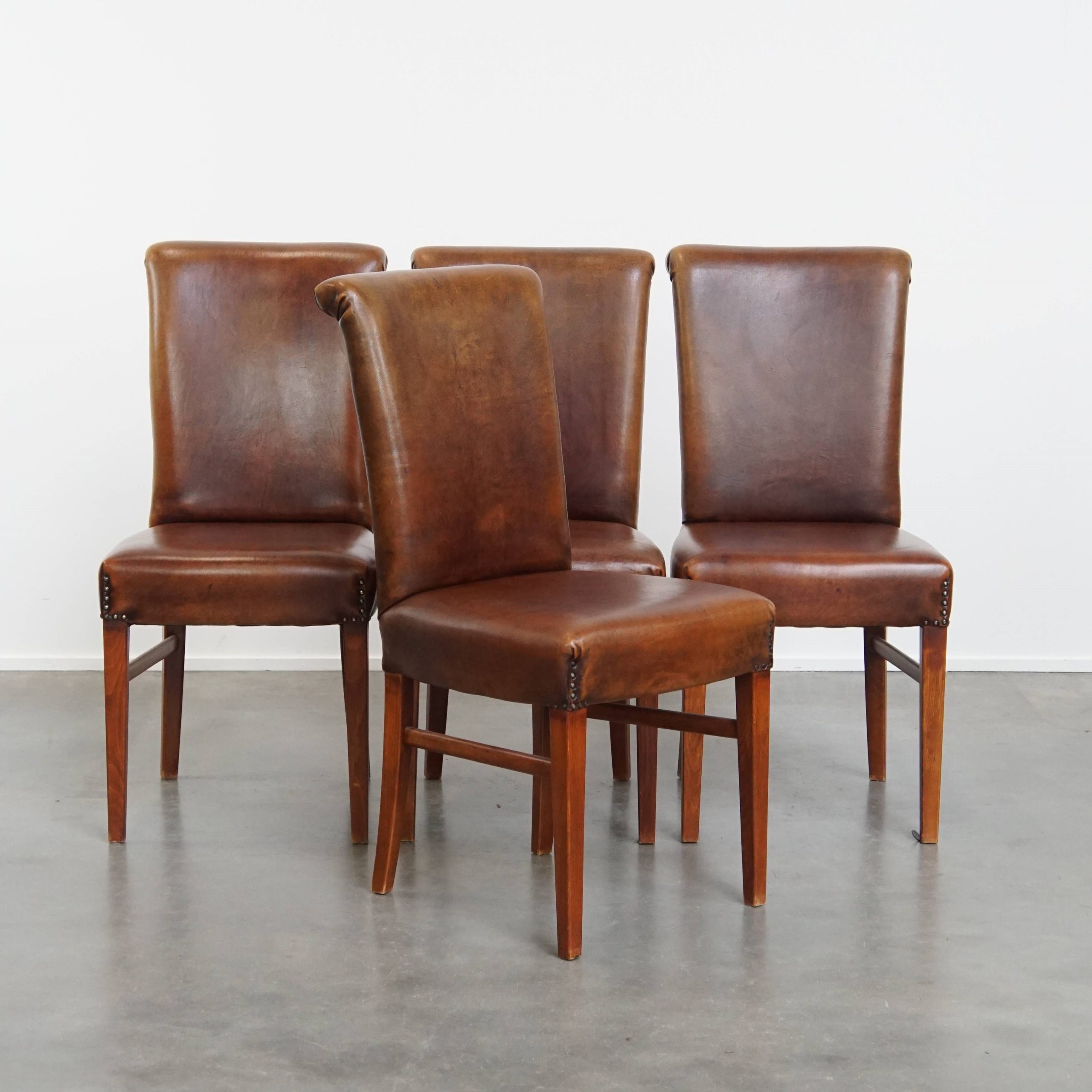 Tijdloze Set Van 4 Statige Comfortabele Eetkamerstoelen Van Schapenleer image 2