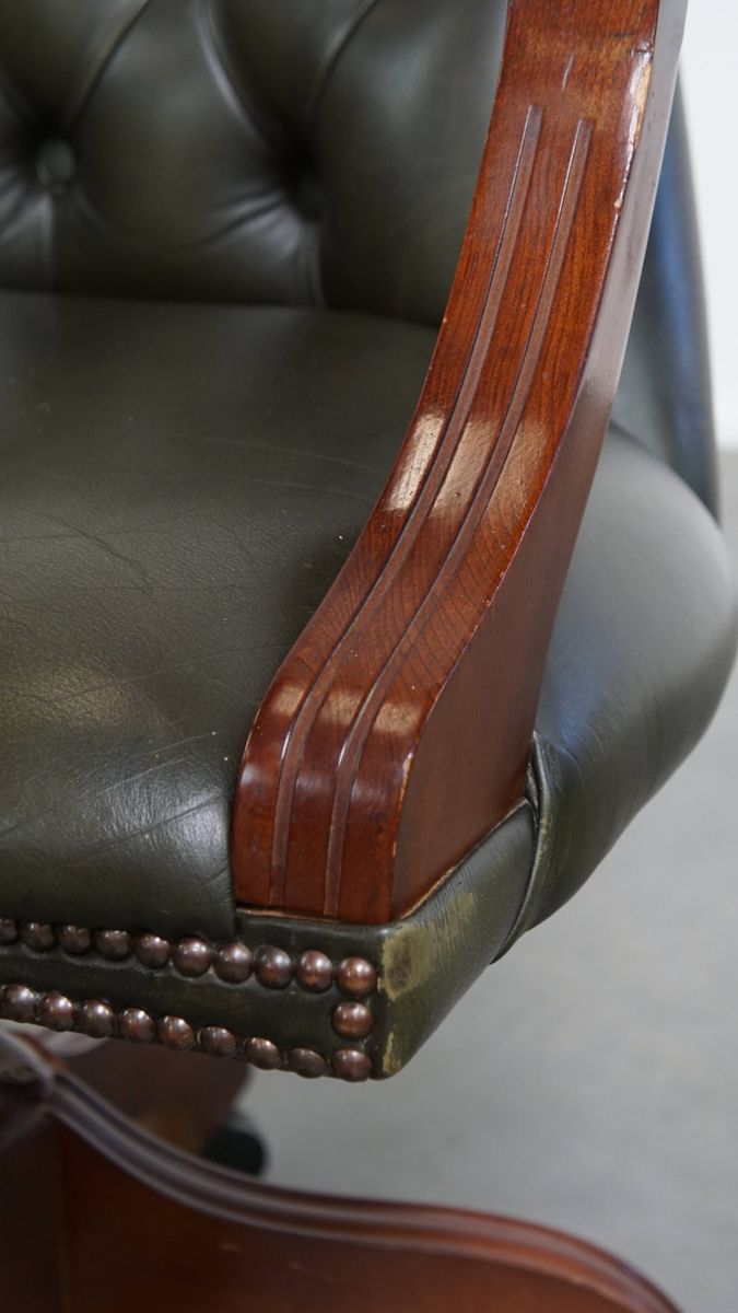 Tijdloze Groene Rundleren Chesterfield Bureaustoel In Engelse Stijl Op Wieltjes image 10