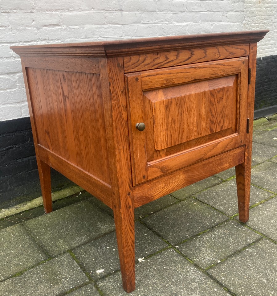 Eiken Bijzettafel - 1 Deurs Kastje 69 Cm Hoog, 62 Cm Breed image 5