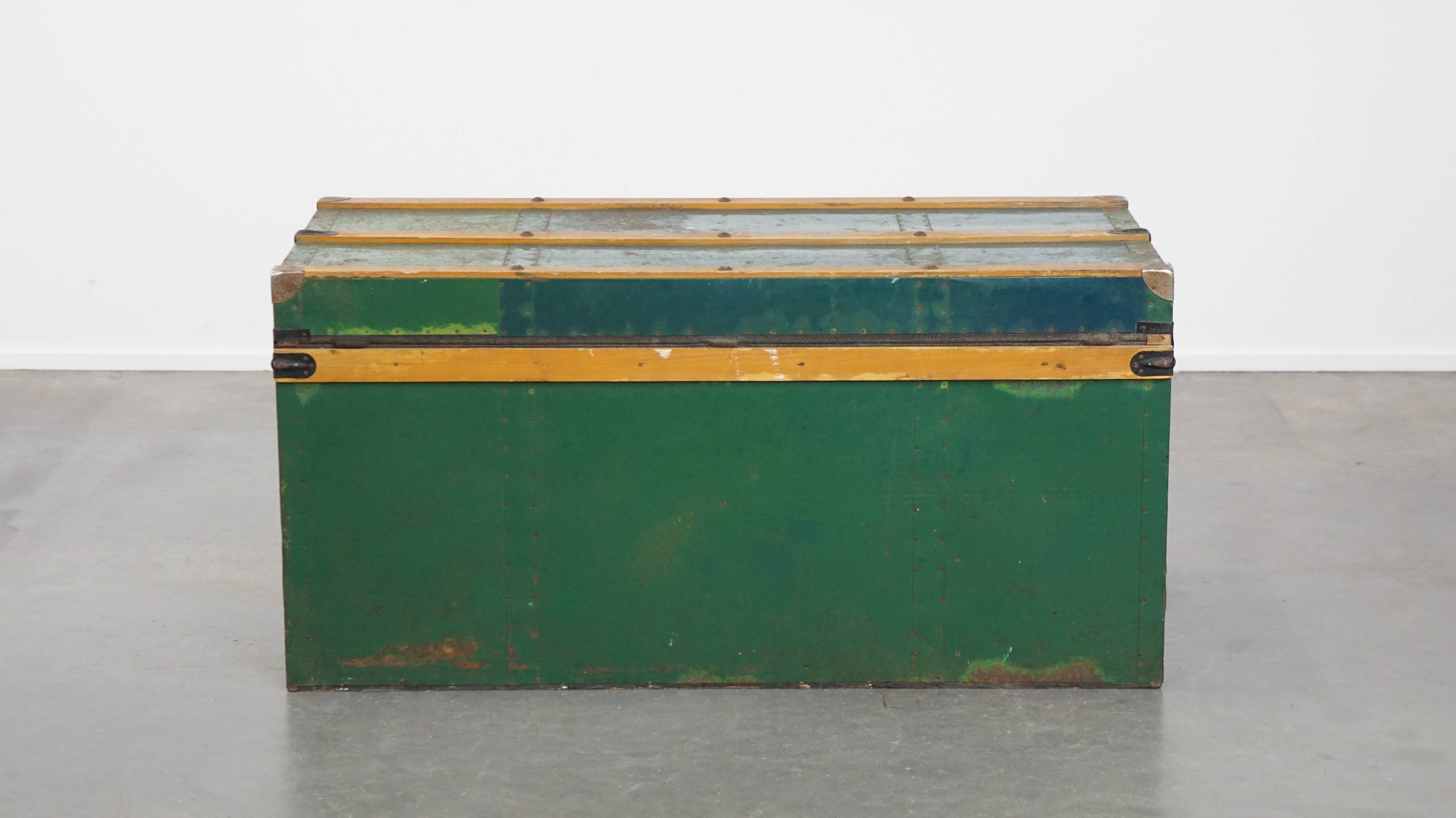 Grote Originele Antieke Reiskist/ Salontafel Uit Begin 1900 Met Handvaten En Opvallende Kleuren image 7