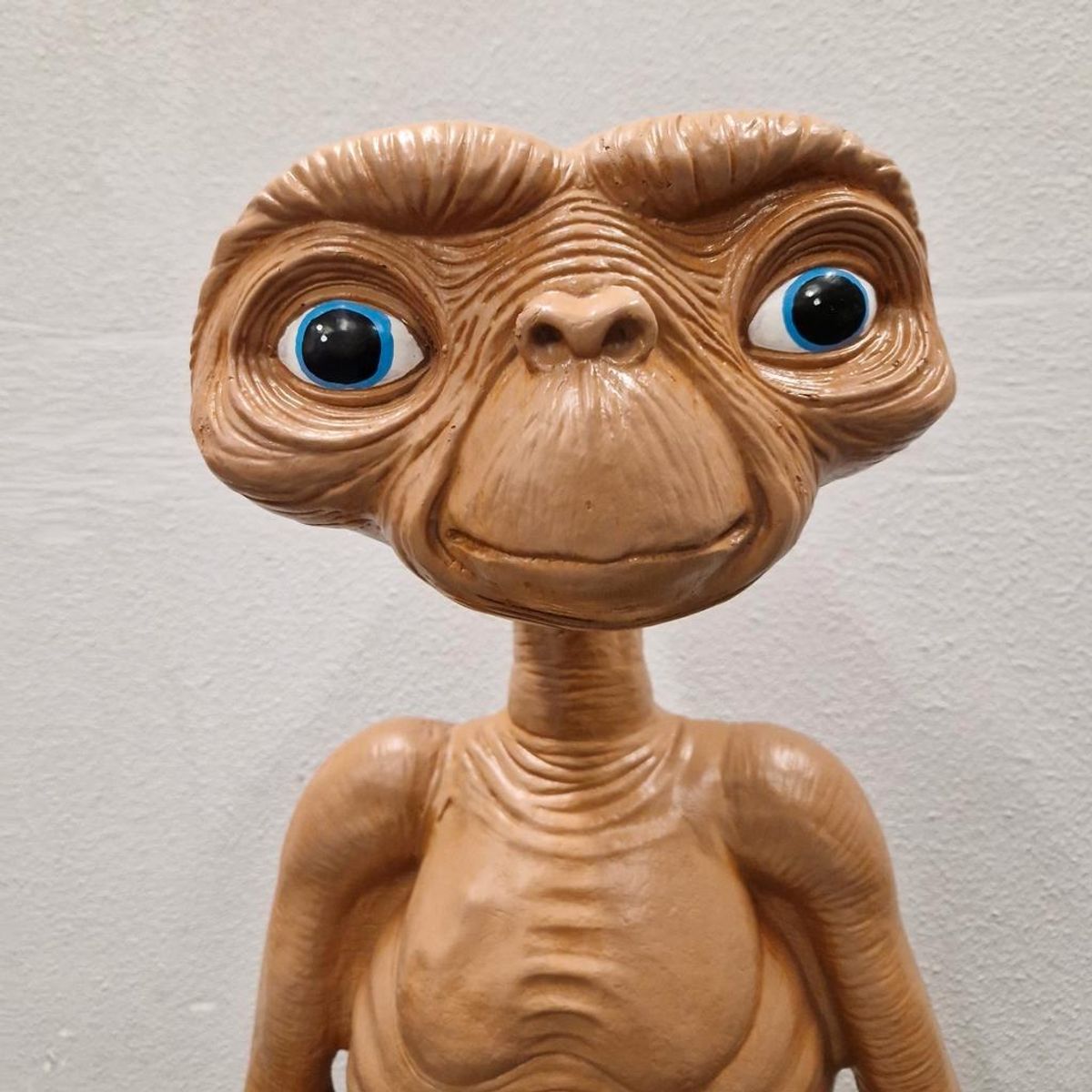 Groot E.t. Beeld Van Glasvezel Of Kunststof image 3