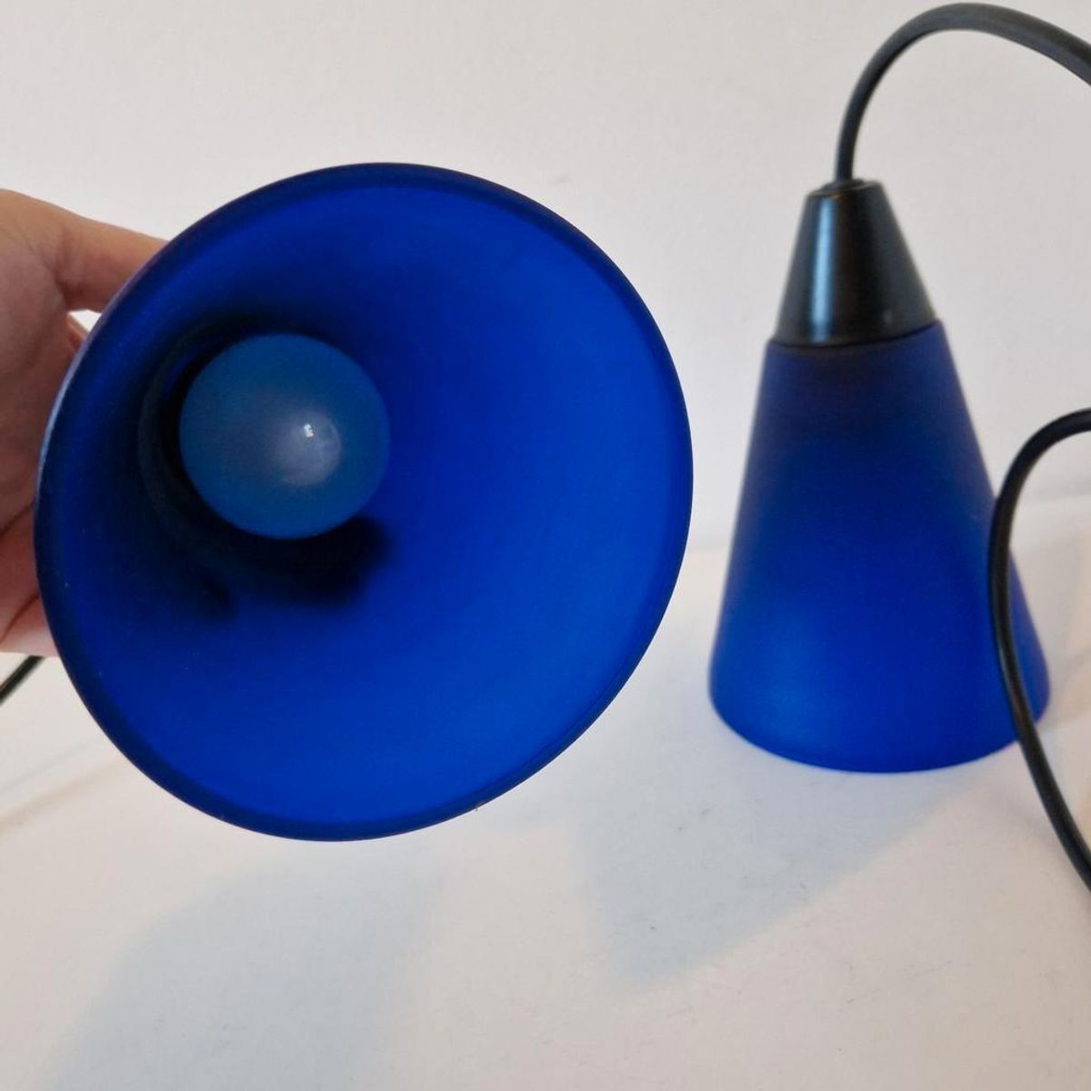 Set Van 2 Post Modern 80's Hanglampen Kelkjes Hanglamp image 4