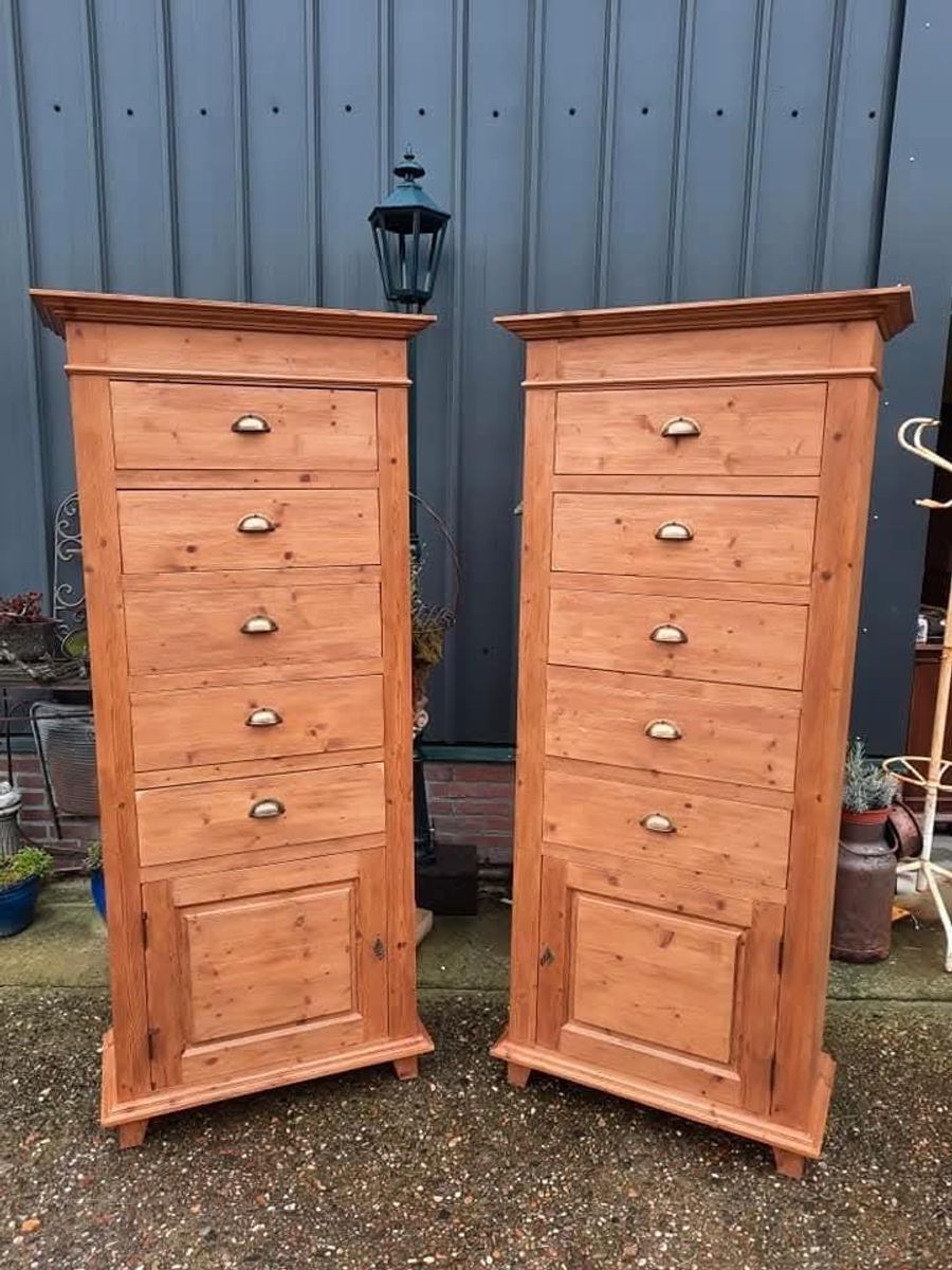 Unieke Hoge Ladekasten Afm. 84x40cm En 191cm Hoog. image 4