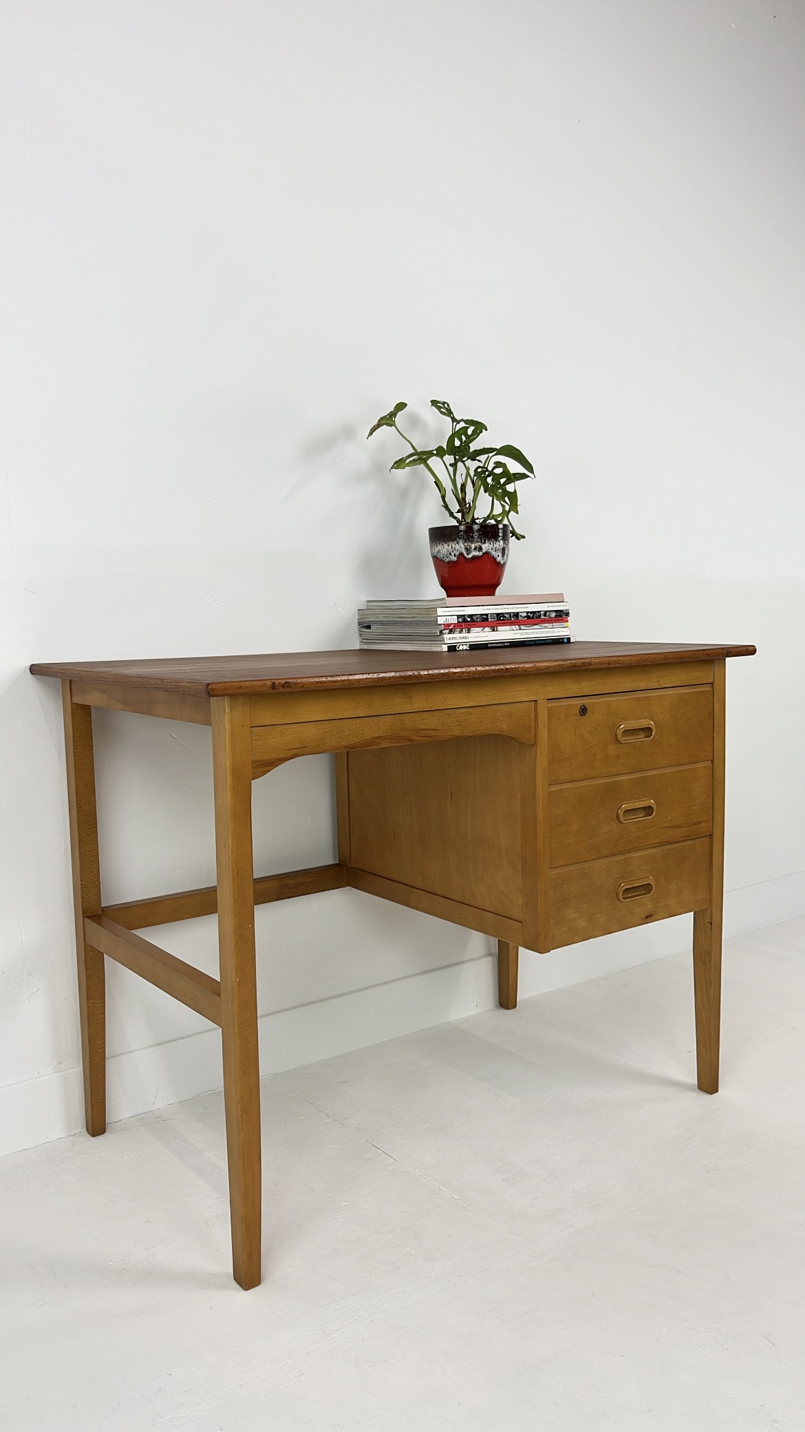 Scandinavisch Vintage Teak Fineren Bureau Veme image 4