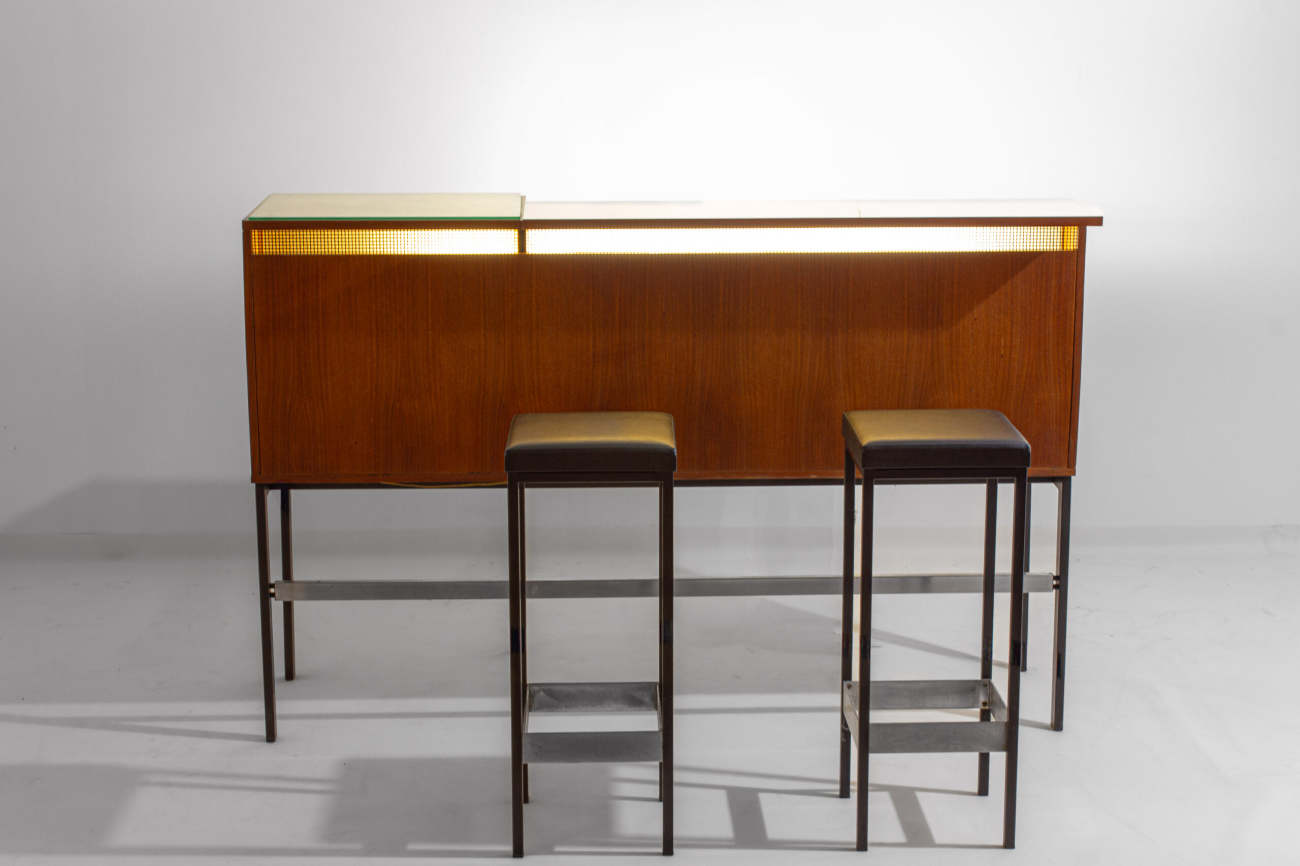 Zeldzame Mid-century Roger De Winter Cocktail Bar In Teak Met Bijhorende Krukken, 1960 image 7