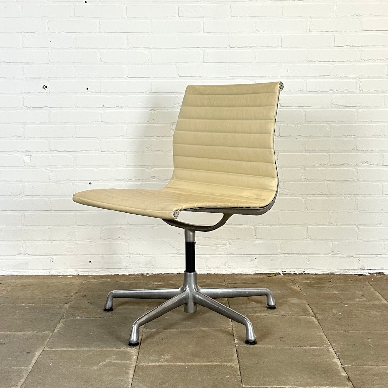 Herman Miller Ea 106 Draaibare Crème Leren Designstoel image 3