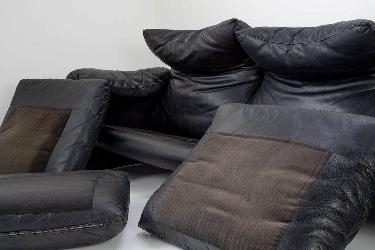 Cassina Maralunga 3-seater – Early Edition 1970s image 16