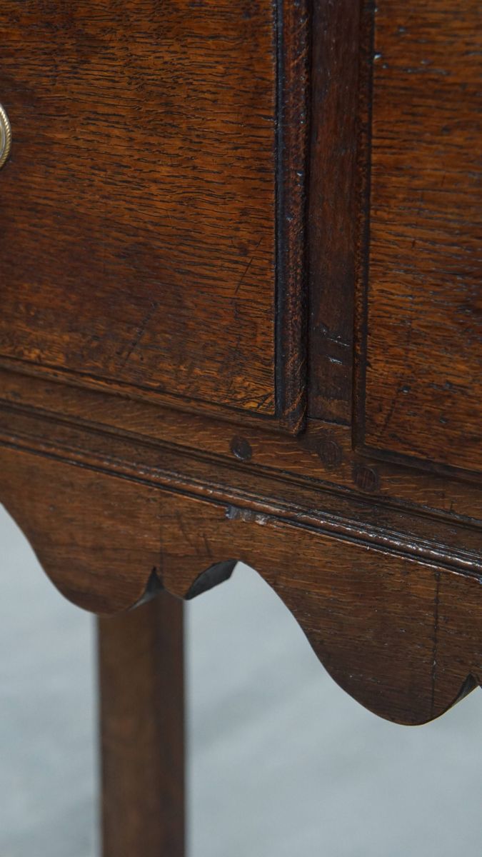 Klassieke En Charmante Antieke Engelse Eikenhouten Side Table/ Gangmeubel Uit 19e Eeuw image 13