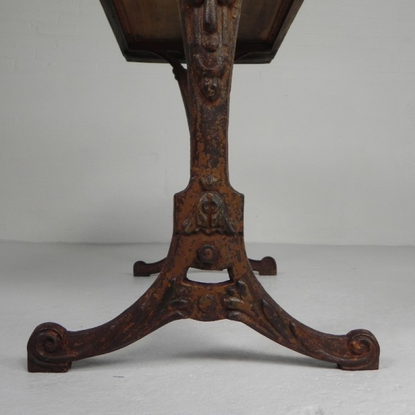 Art Deco Bistrotafel Met Eiken Blad Op Gietijzeren Frame image 19
