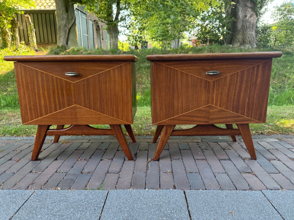 2 Van Teeffelen Nachtkasten image 9