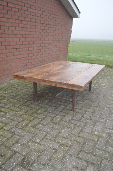 Industriële Salontafel Metaal Met Steigerhouten Blad image 3