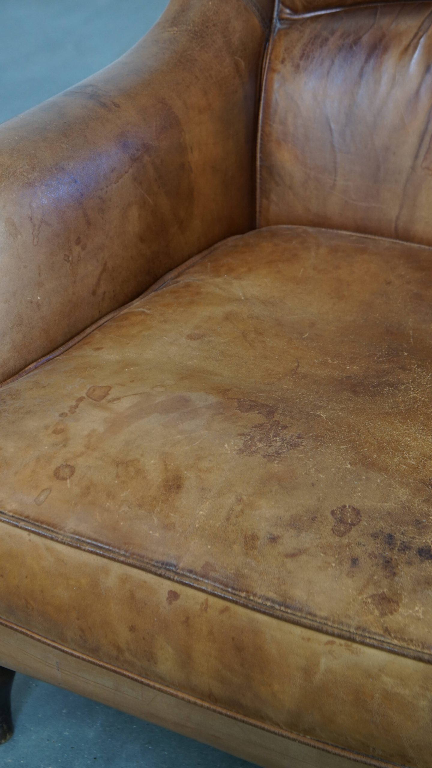 Comfortabele En Stijlvolle Vintage Fauteuil/ Armchair Gemaakt Van Schapenleer image 12