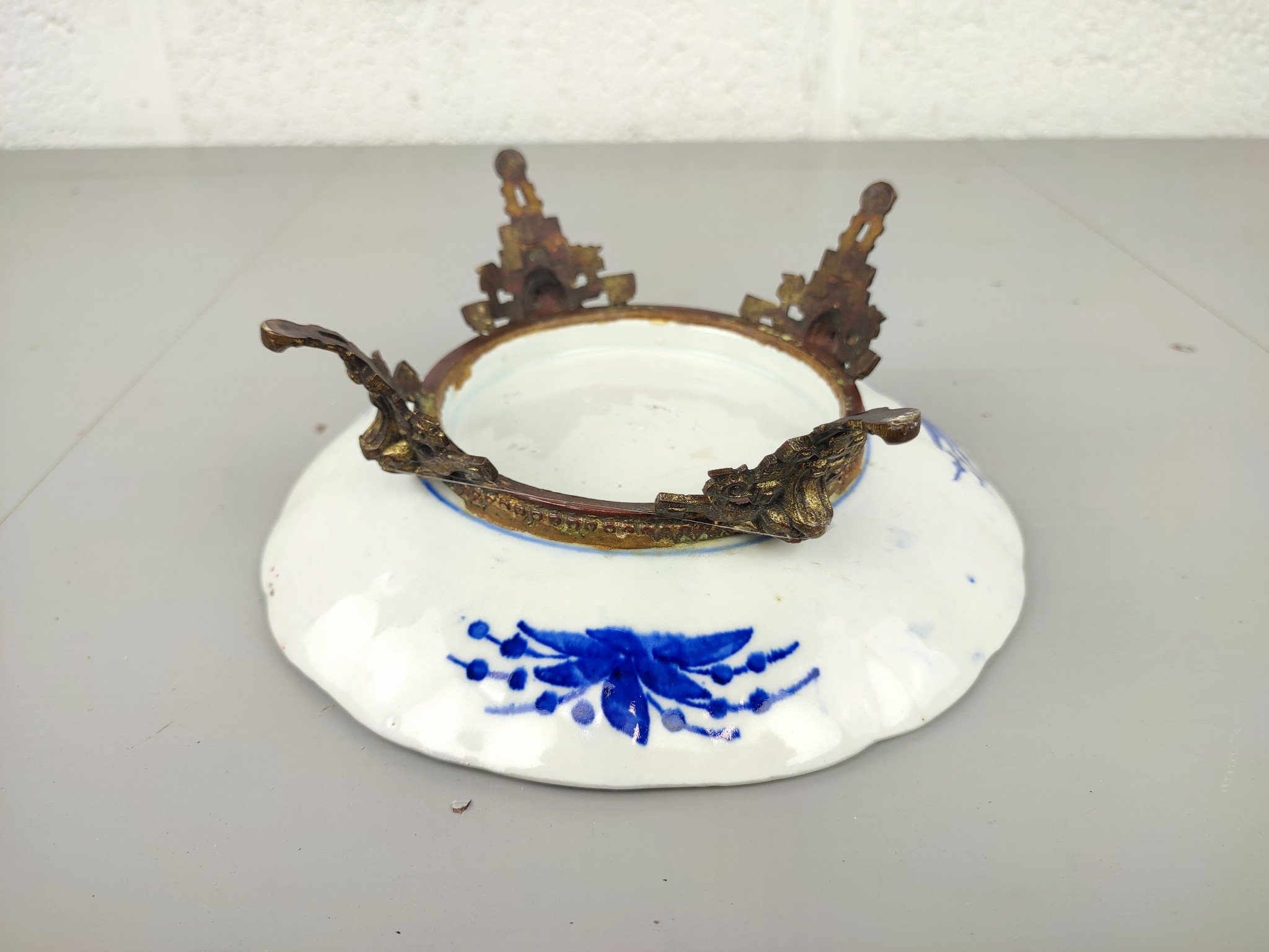 Antiek Japans Imari Bord Op Bronzen Pootjes image 5