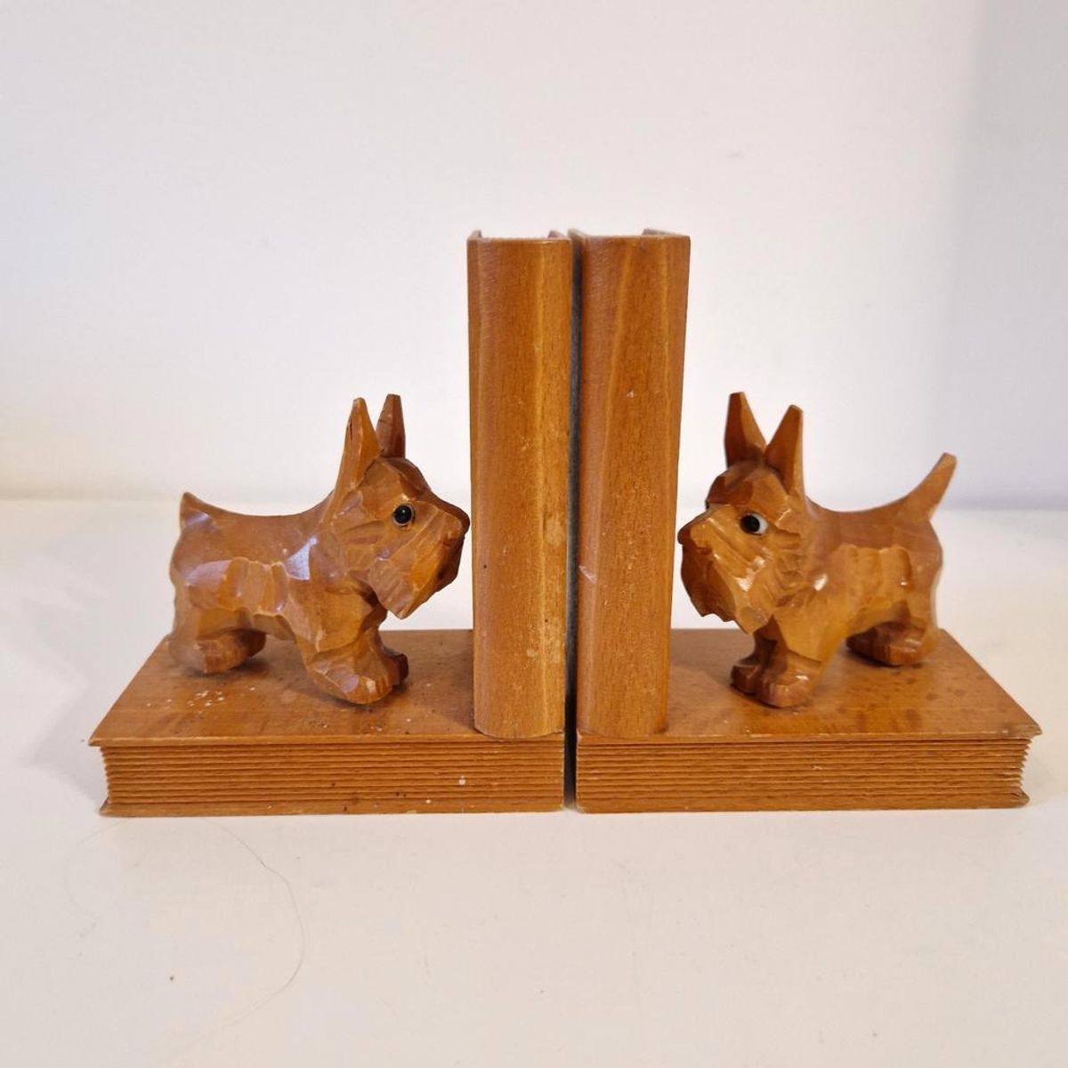 50's 2 Houten Boekensteunen Met Houtsnijwerk Hondjes Terrier image 2