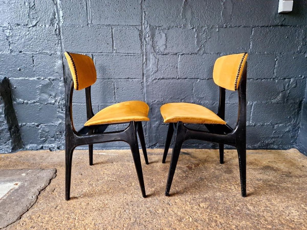 2 Vintage Stoelen In Zwart Gelakt Hout En Mosterdstof, 1960 image 2