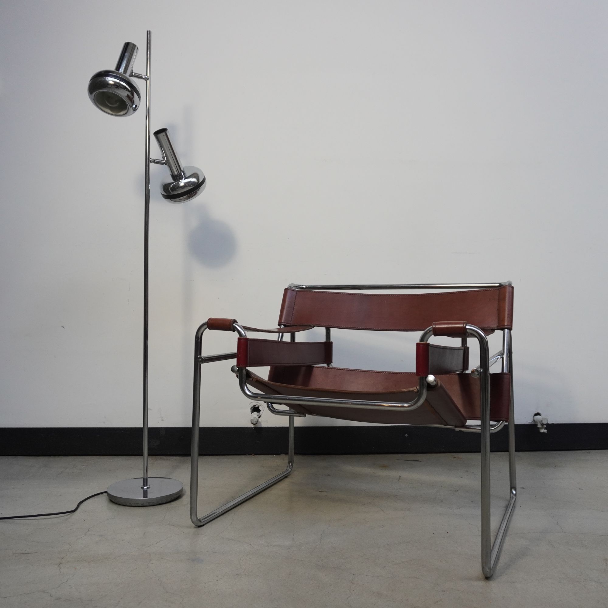 Knoll International Fauteuil Leer Rood bij Reliving
