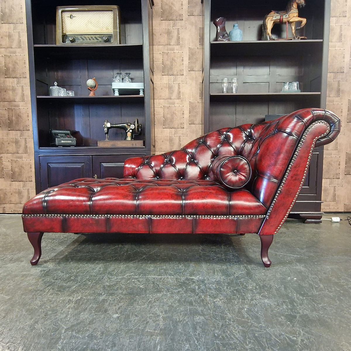 Chesterfield Daybed - Antiek Rood. Speciale Nagels image 6