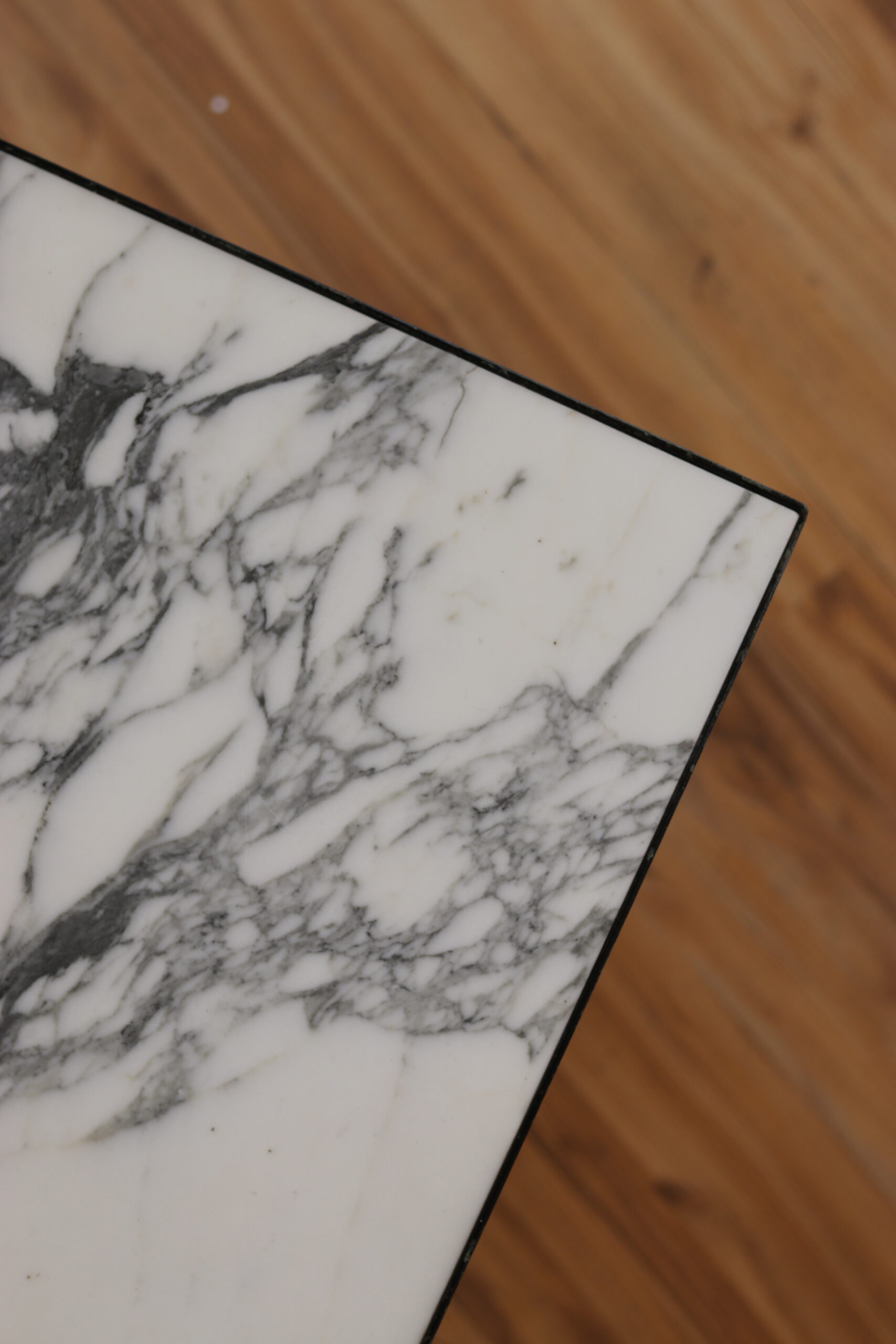 Rechthoekige Salontafel In Zwart Gelakt Metaal En Arabescato Marmer image 9