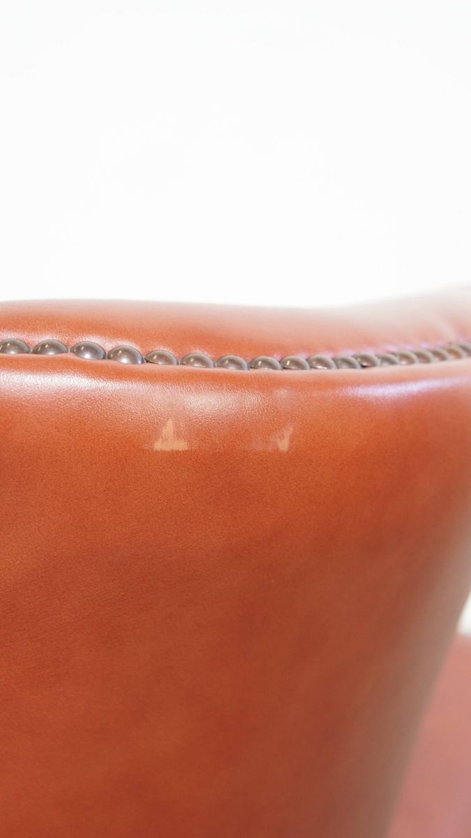 Elegante, Gladde En Comfortabele Engelse Chesterfield Oorfauteuil Van Rundleer image 15