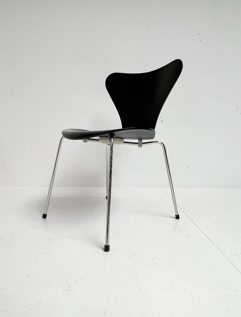 Set Van 2 Model 3107 Stoelen Van Arne Jacobsen, 1990's image 8