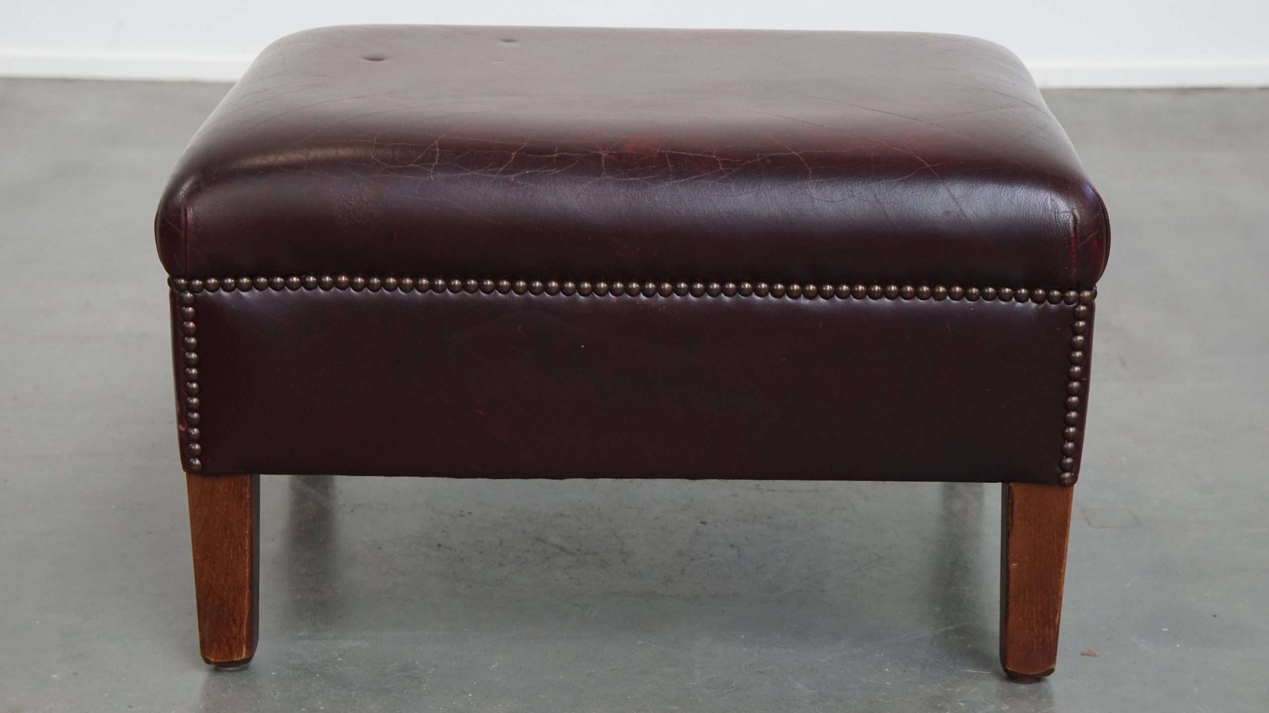 Set Van 2 Mooie En Comfortabele Bordeauxrode Rundleren Oorfauteuils + Hocker In Engelse Stijl image 24
