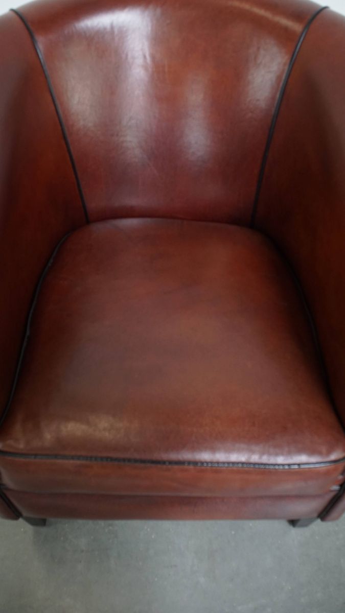 Mooie Tijdloze Schapenleren Clubfauteuil In Een Warme Diepe Kleur En Afgewerkt Met Zwarte Biezen image 6