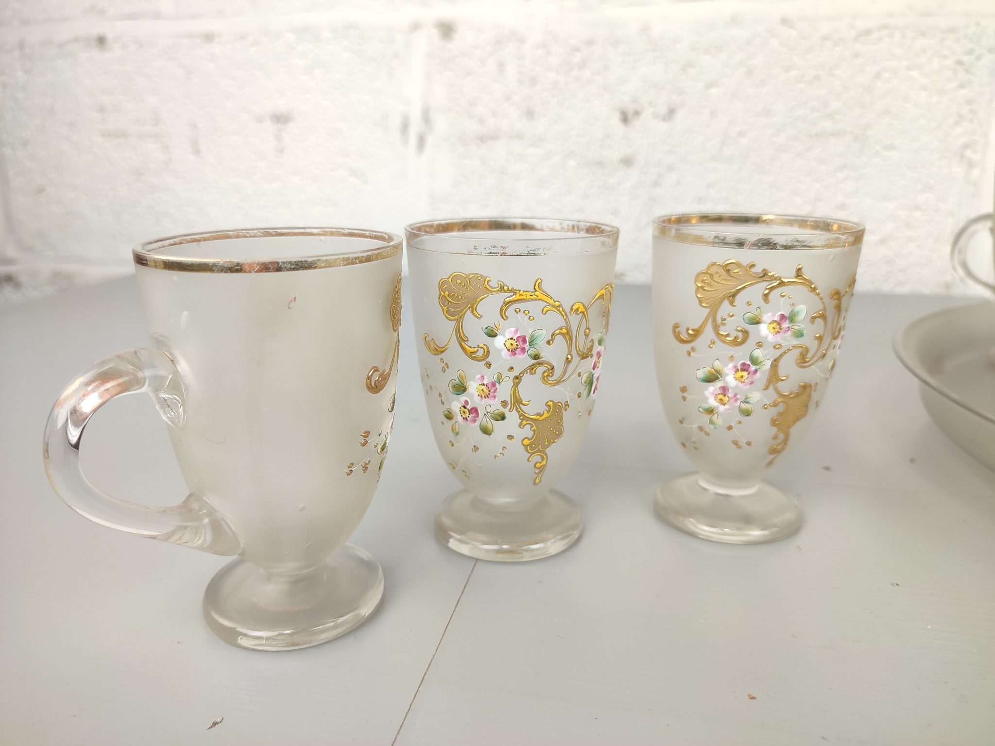 Grote Antieke Geëmailleerde Glazen Punch Set image 4
