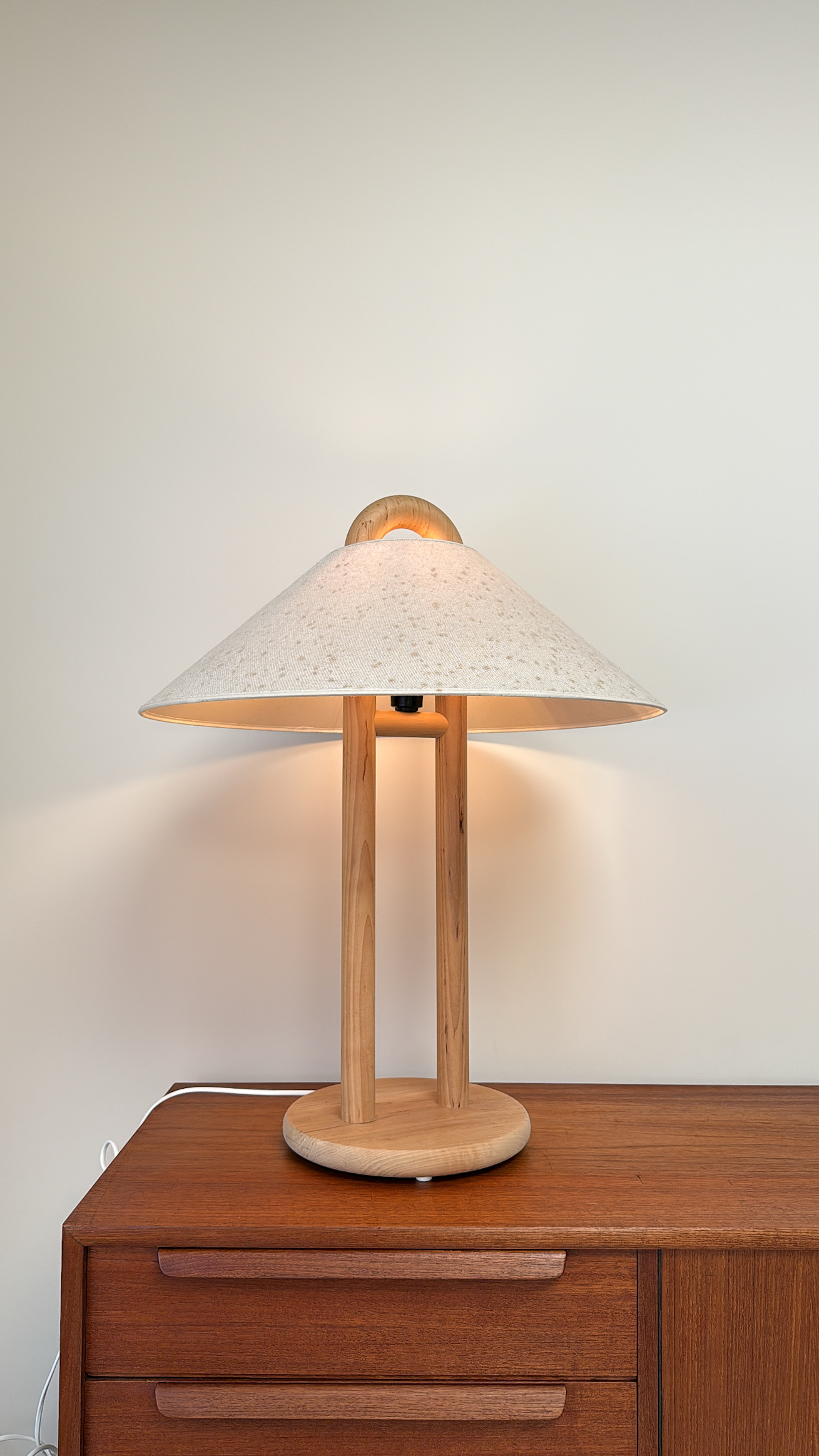 Lys Denemarken Vintage Houten Lamp Met Beige Kap image 5