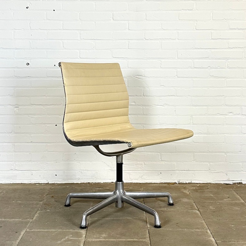 Herman Miller Ea 106 Draaibare Crème Leren Designstoel image 5