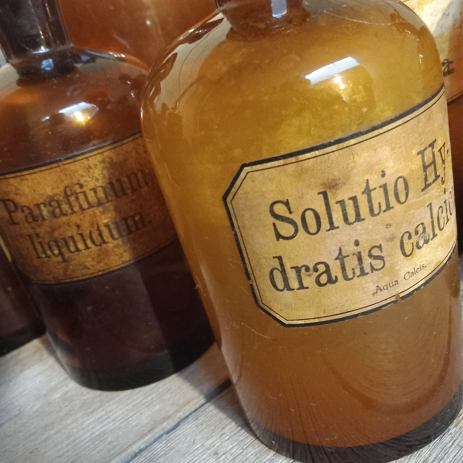 Verzameling Van 8 Oude Apothekersflessen. image 4
