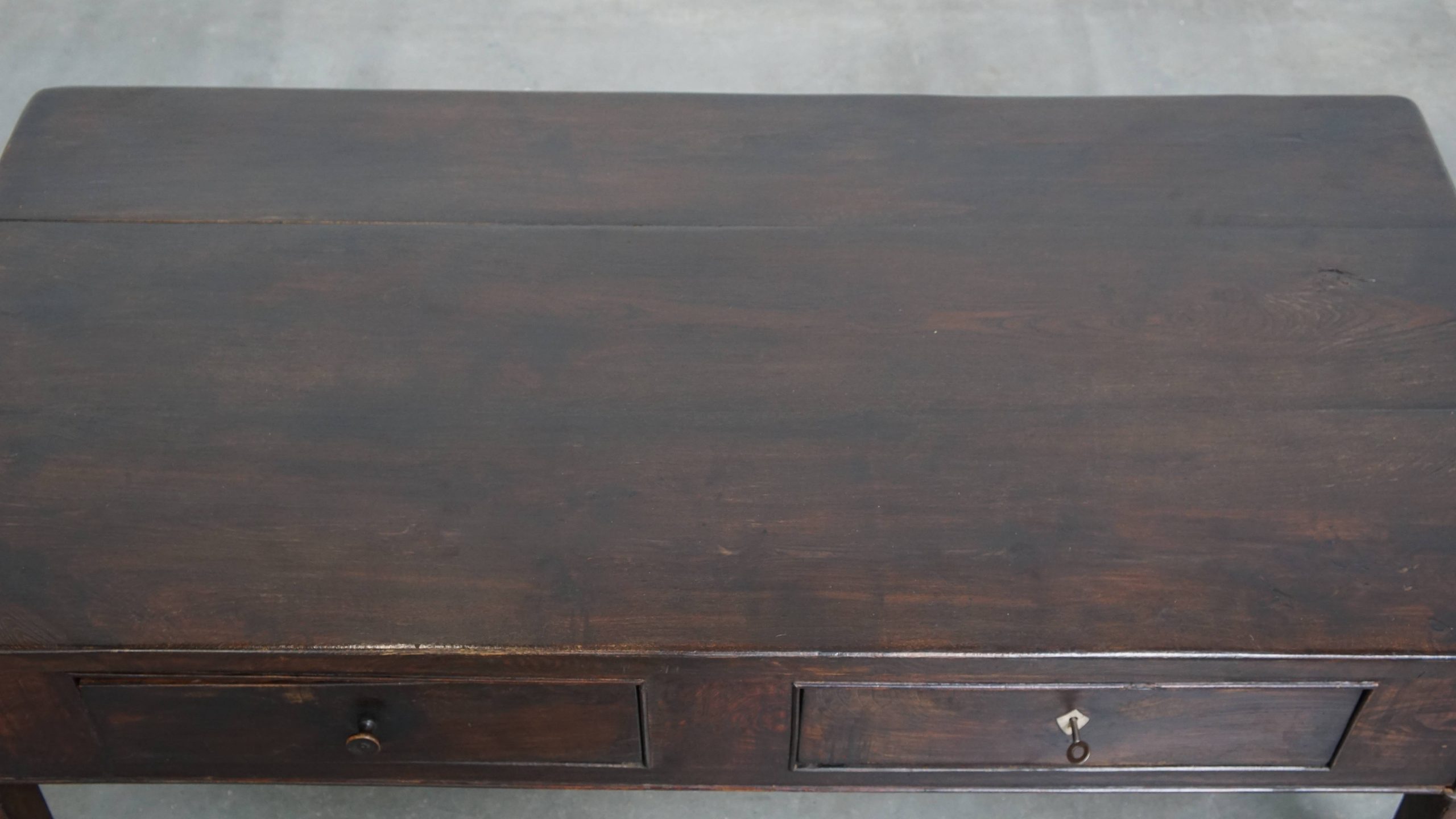 Schitterende Antieke Zuid Europese Kastanjehouten Salontafel Met 2 Lades image 8