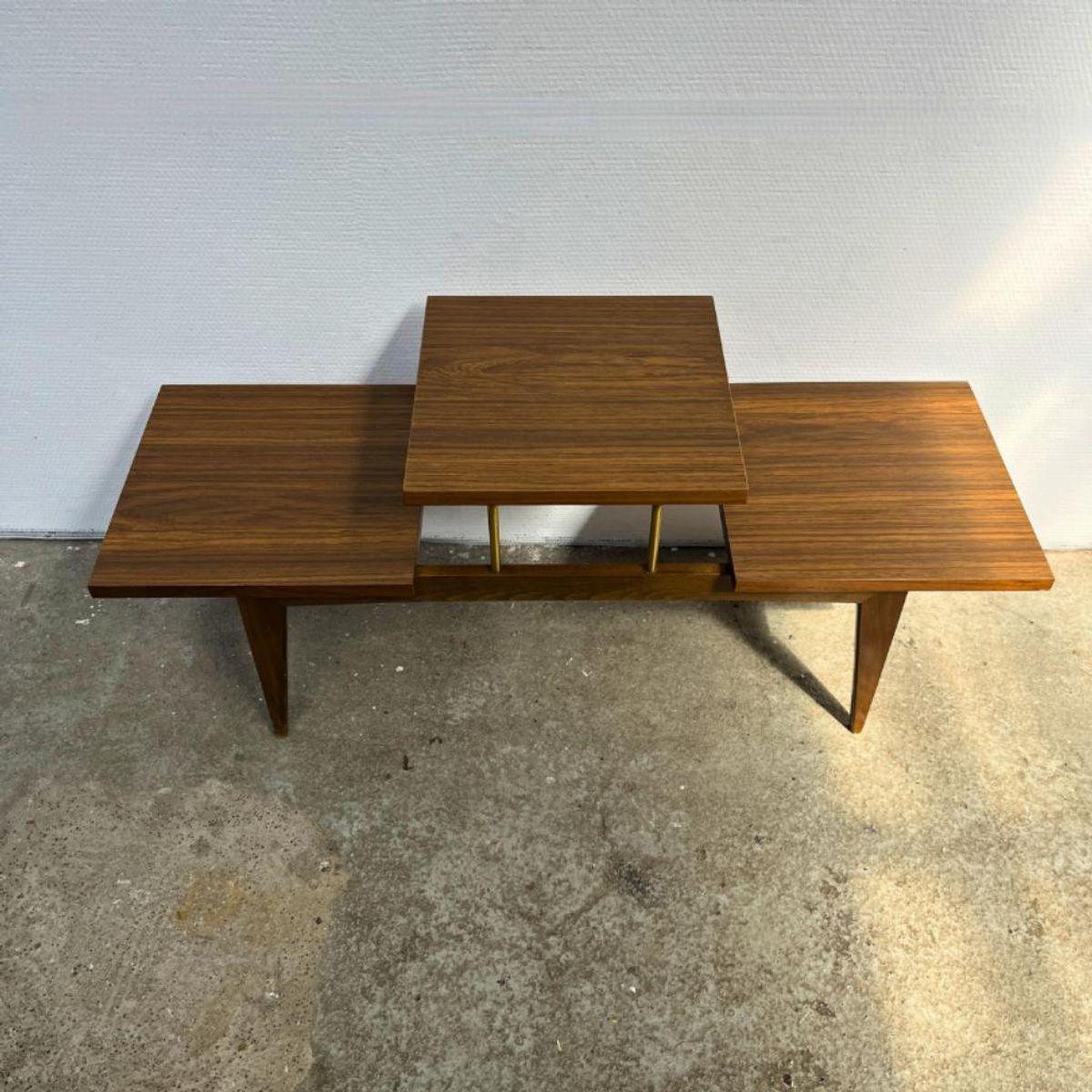 Vintage Plantentafel Met 3 Etages In Houtdessin Met Messing image 4