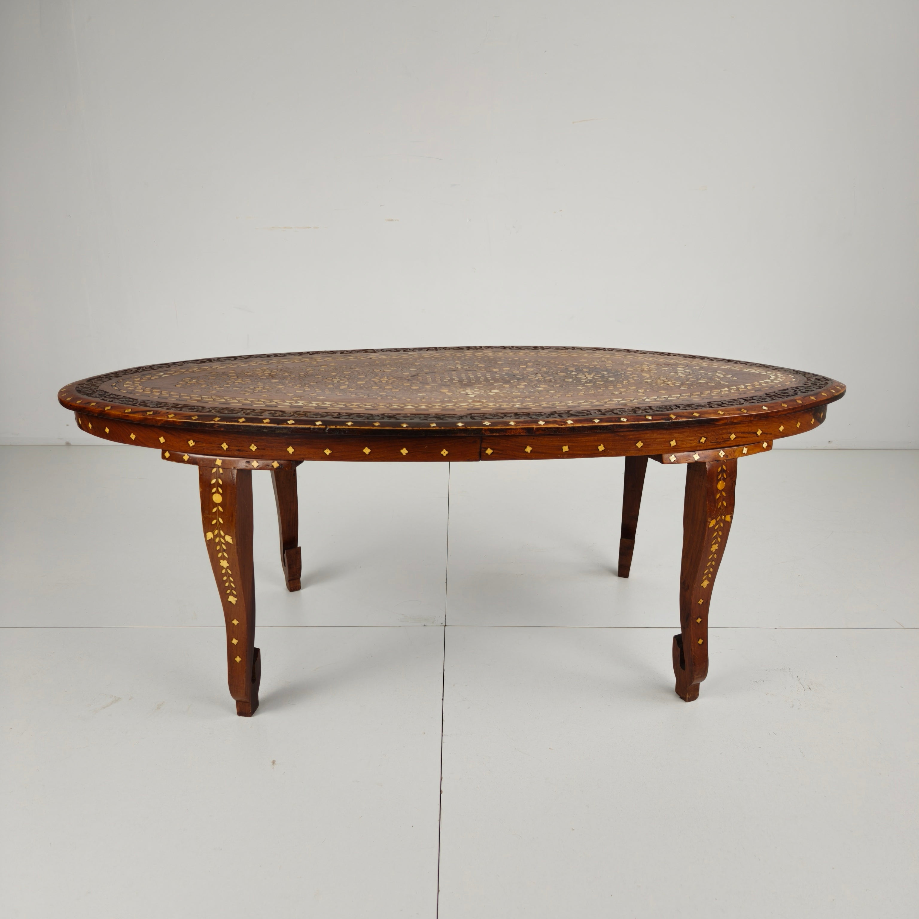 20e-eeuwse Anglo-indiase Ingelegde Botten Salontafel image 3