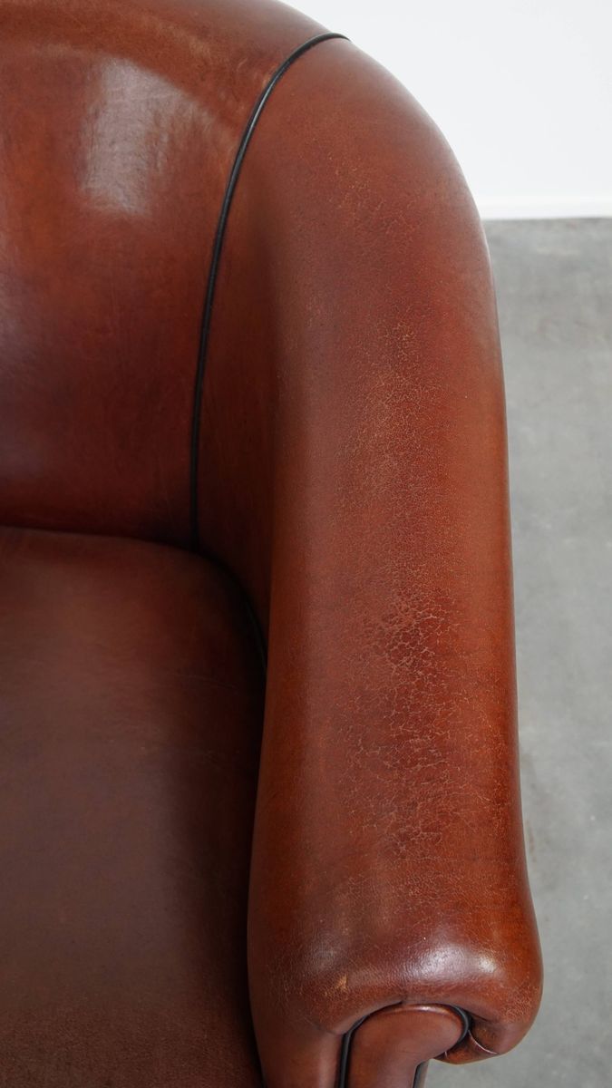 Mooie Tijdloze Schapenleren Clubfauteuil In Een Warme Diepe Kleur En Afgewerkt Met Zwarte Biezen image 8