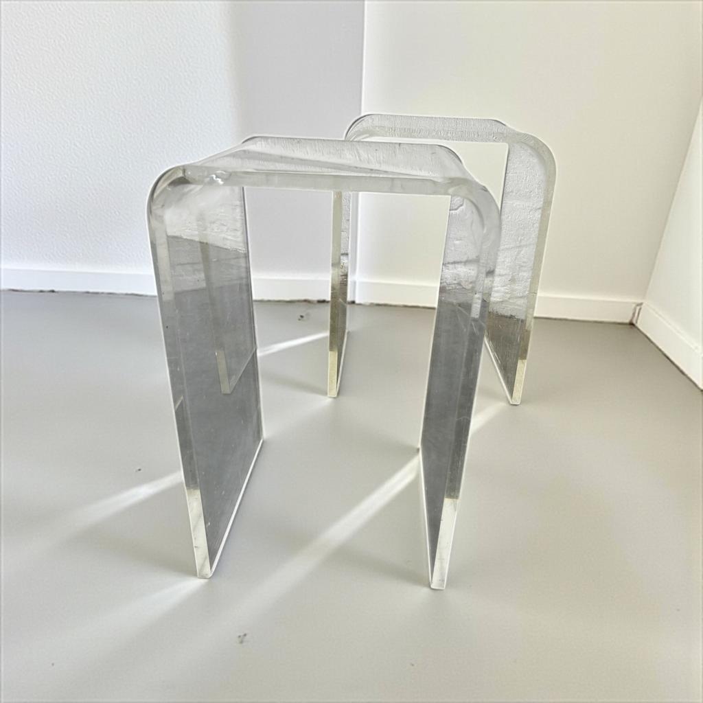 Set Van 2 Vintage Plexi Curved Bijzettafeltjes / Sidetables image 3