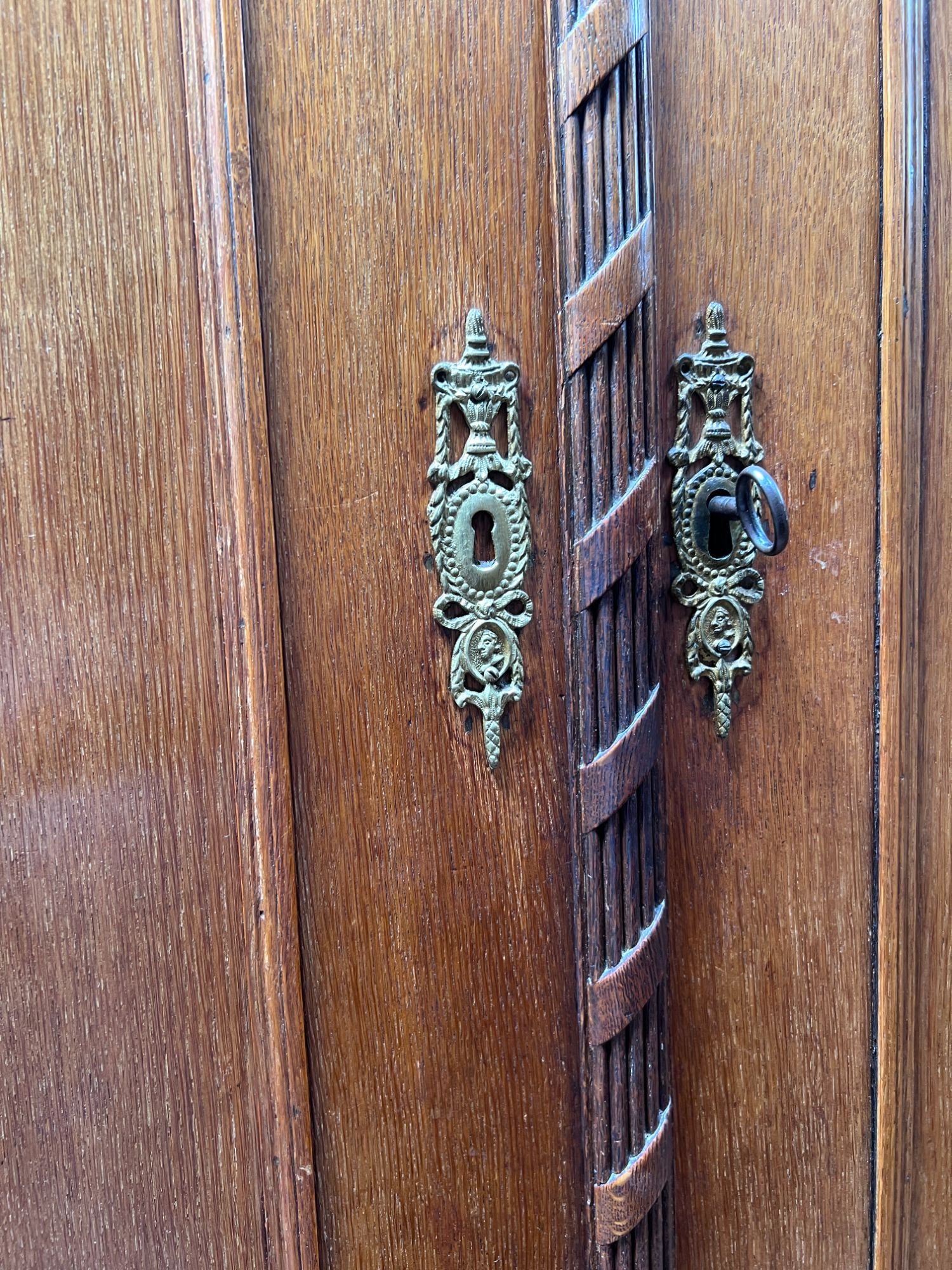 Prachtig Antiek Eiken Kabinet, 4 Deurs Kast, 221 Cm Hoog En 150 Breed image 8