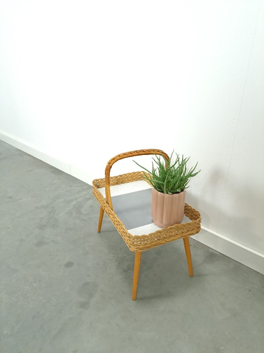 Rotan Dienblad Op Poten Met Grijs Formica image 9